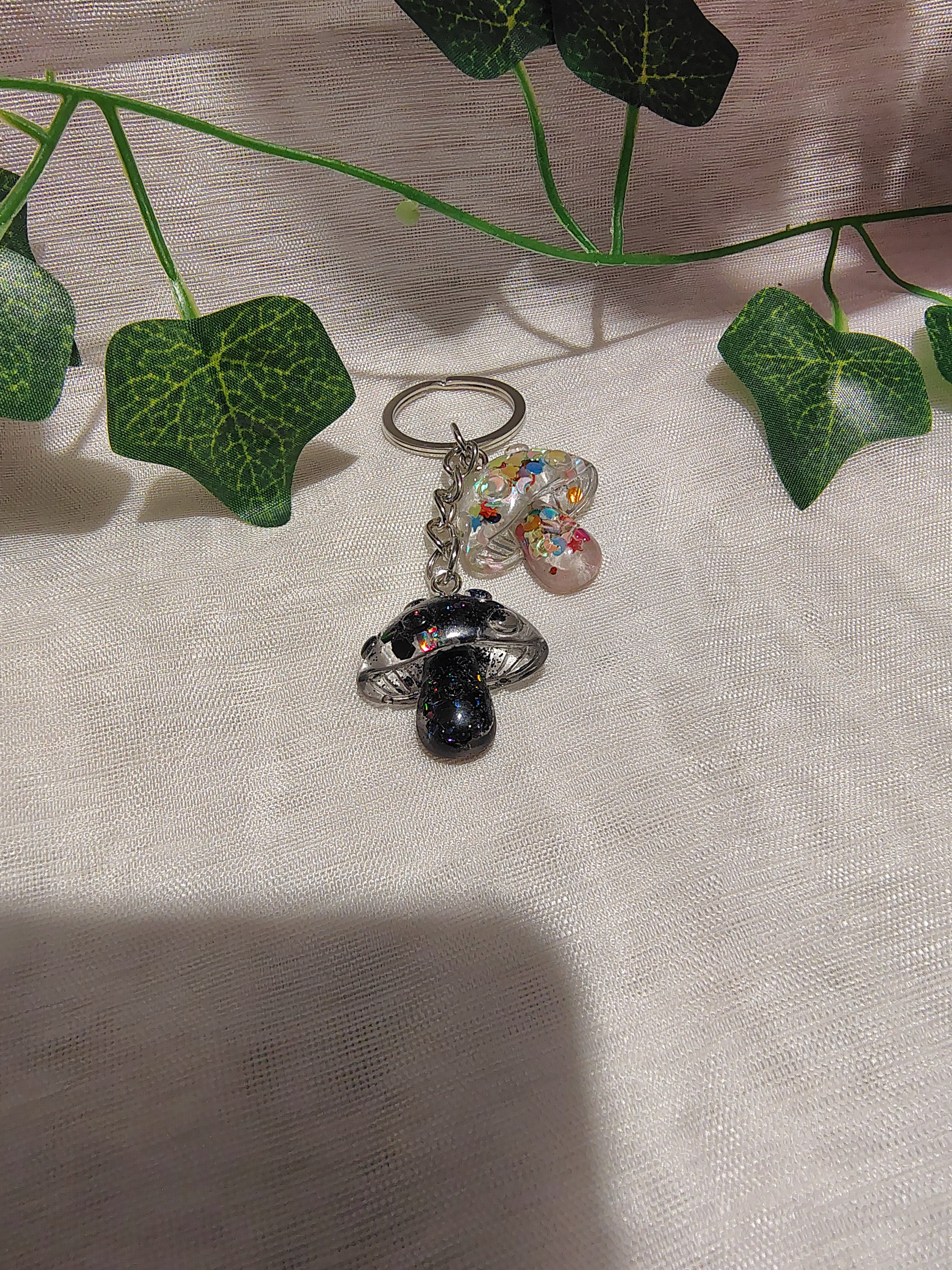 Porte-clés Champignon en résine époxy fait main – Accessoire artisanal original