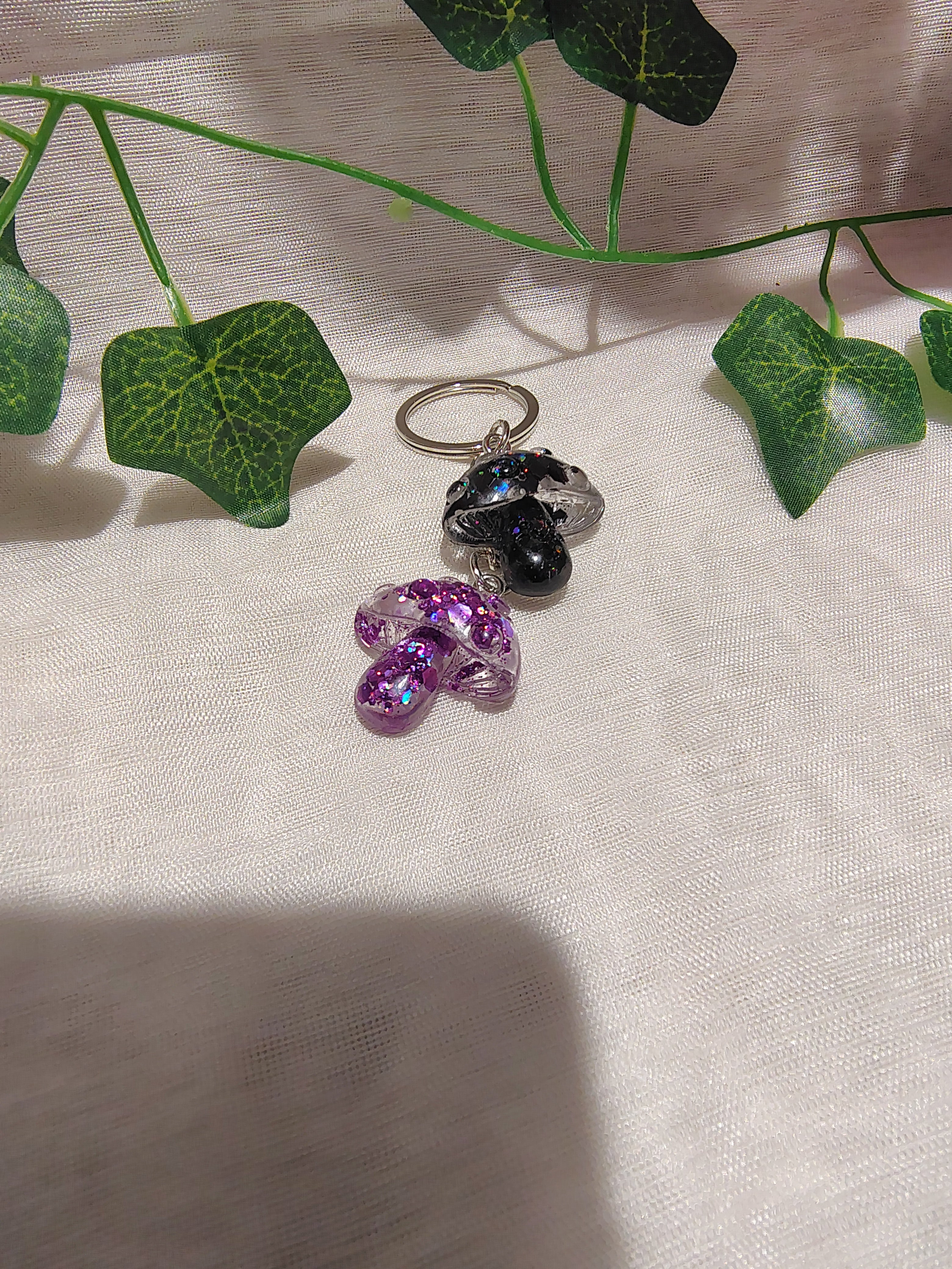 Porte-clés Champignon en résine époxy fait main – Accessoire artisanal original