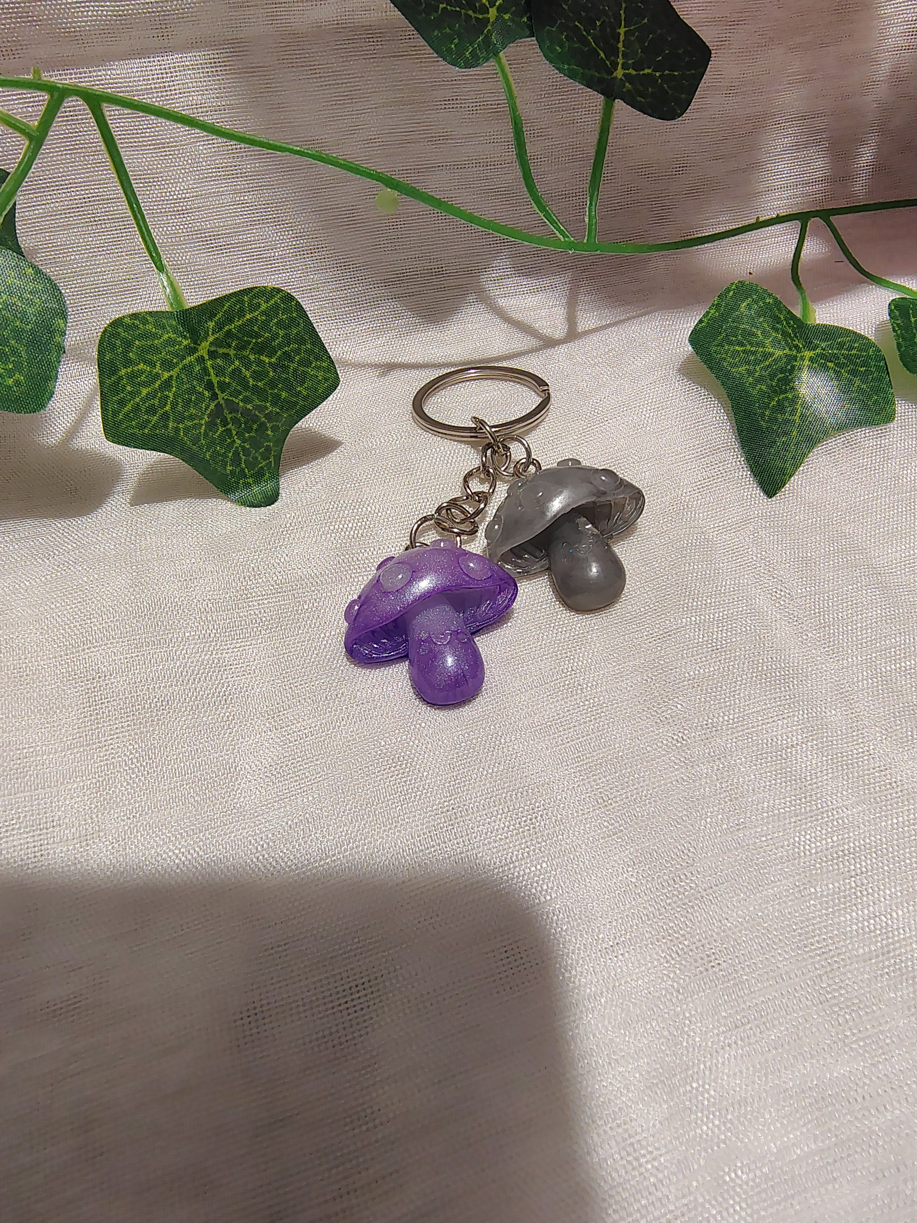 Porte-clés Champignon en résine époxy fait main – Accessoire artisanal original