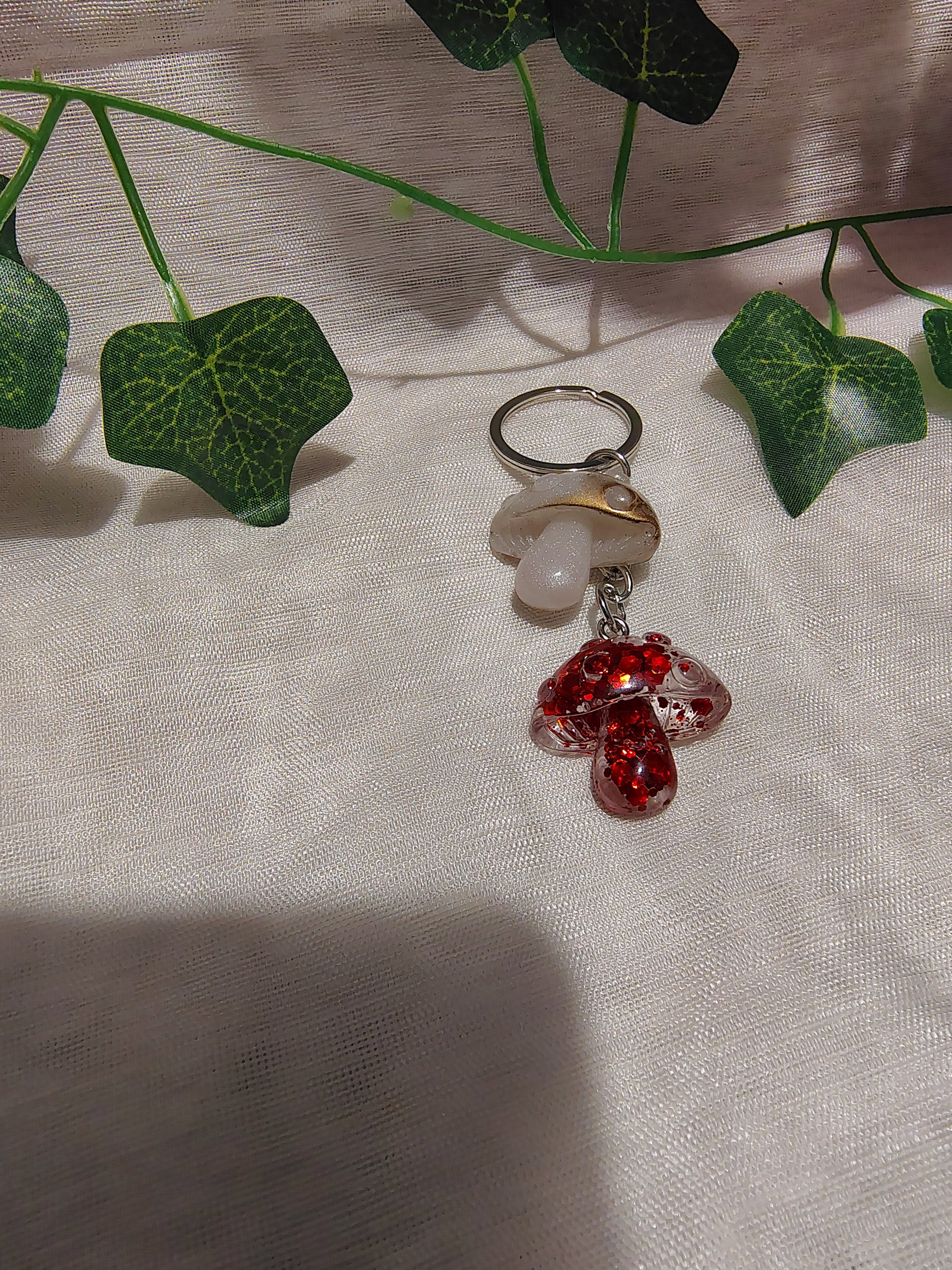 Porte-clés Champignon en résine époxy fait main – Accessoire artisanal original