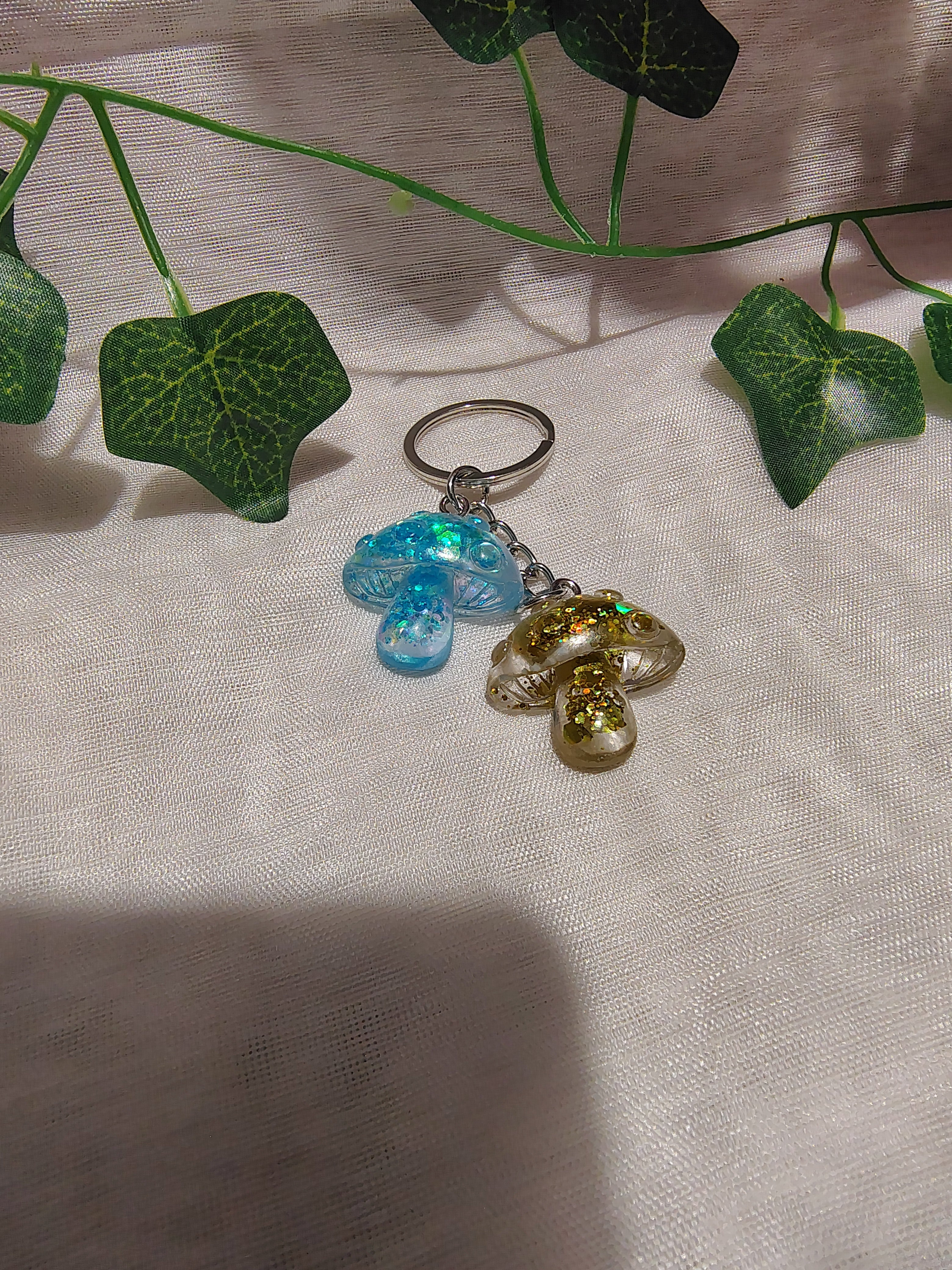 Porte-clés Champignon en résine époxy fait main – Accessoire artisanal original