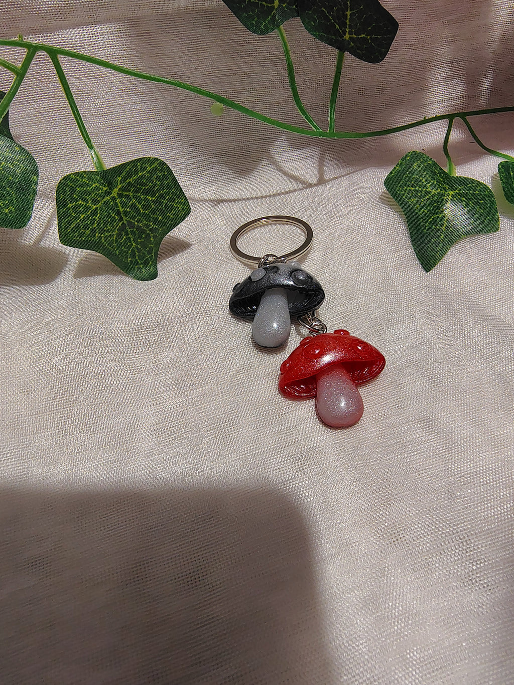Porte-clés Champignon en résine époxy fait main – Accessoire artisanal original