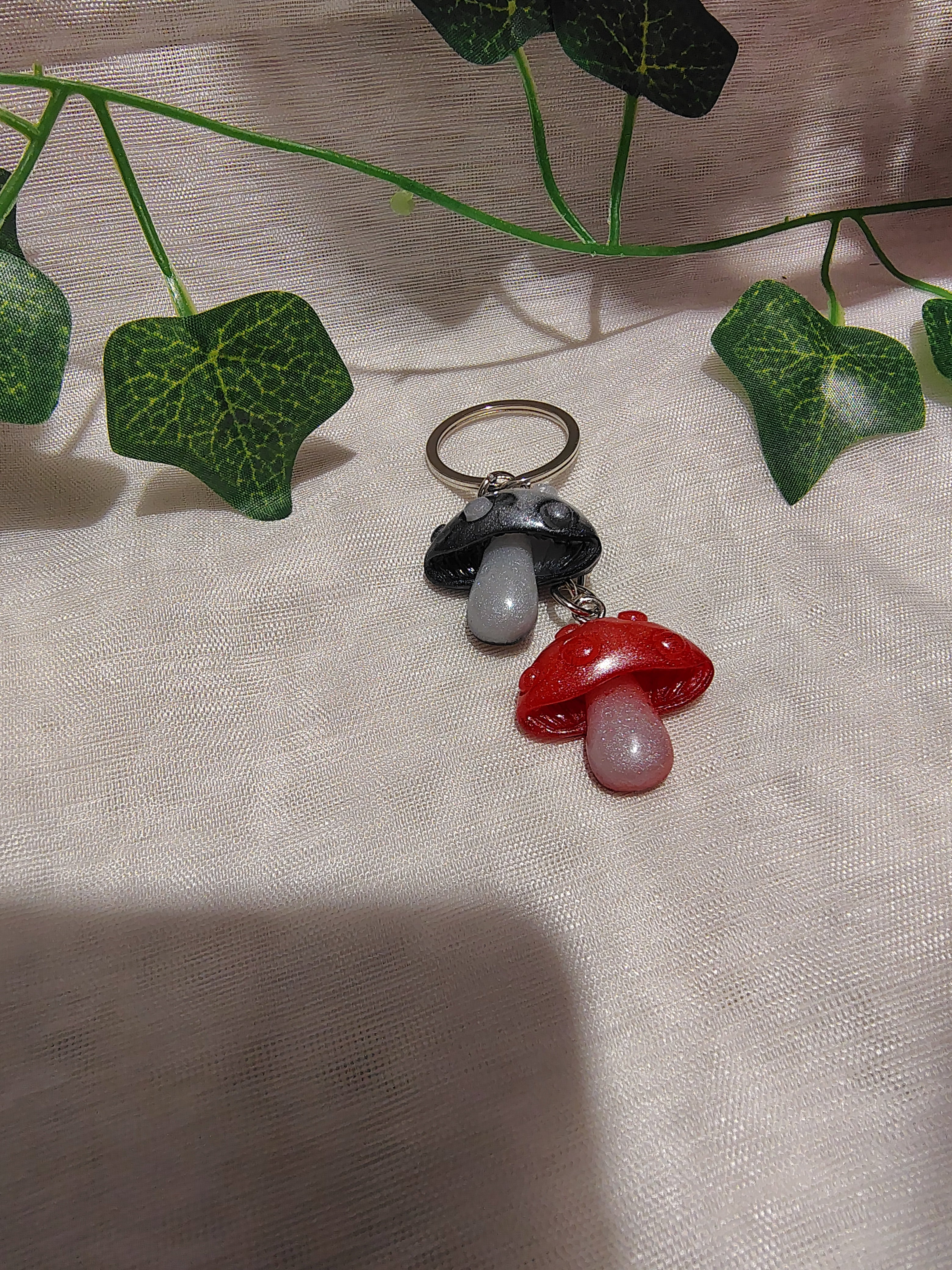 Porte-clés Champignon en résine époxy fait main – Accessoire artisanal original