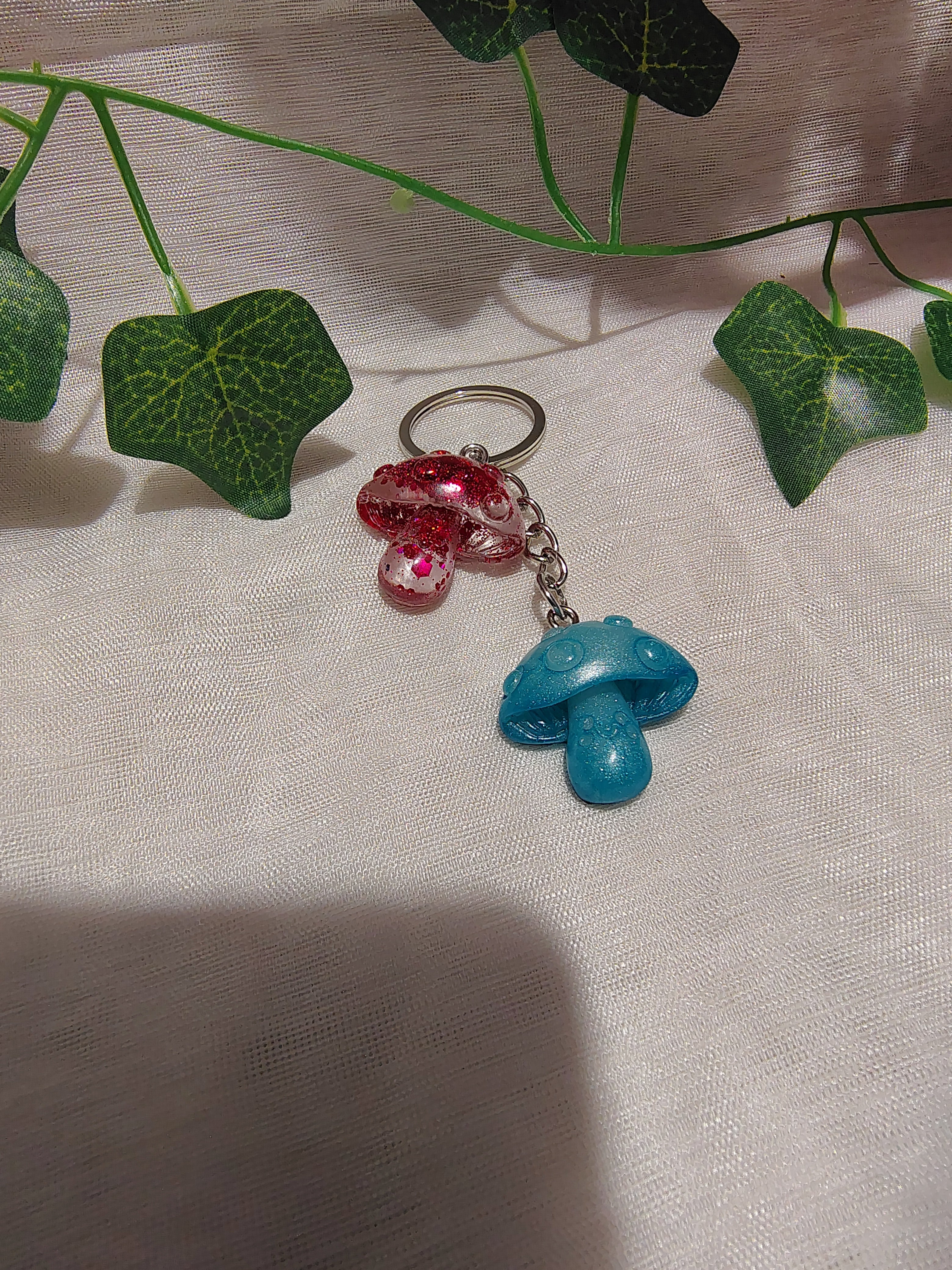 Porte-clés Champignon en résine époxy fait main – Accessoire artisanal original