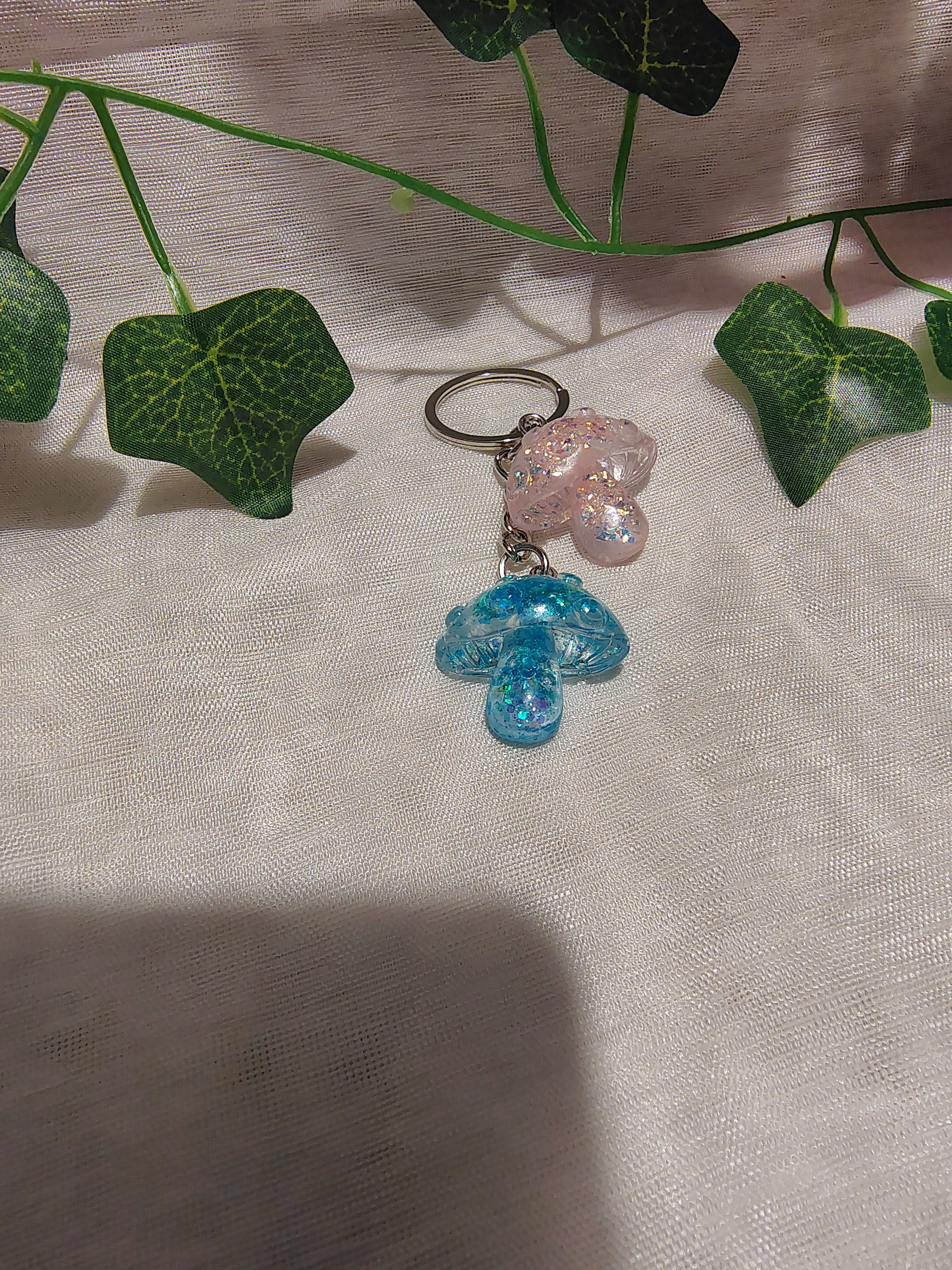 Porte-clés Champignon en résine époxy fait main – Accessoire artisanal original