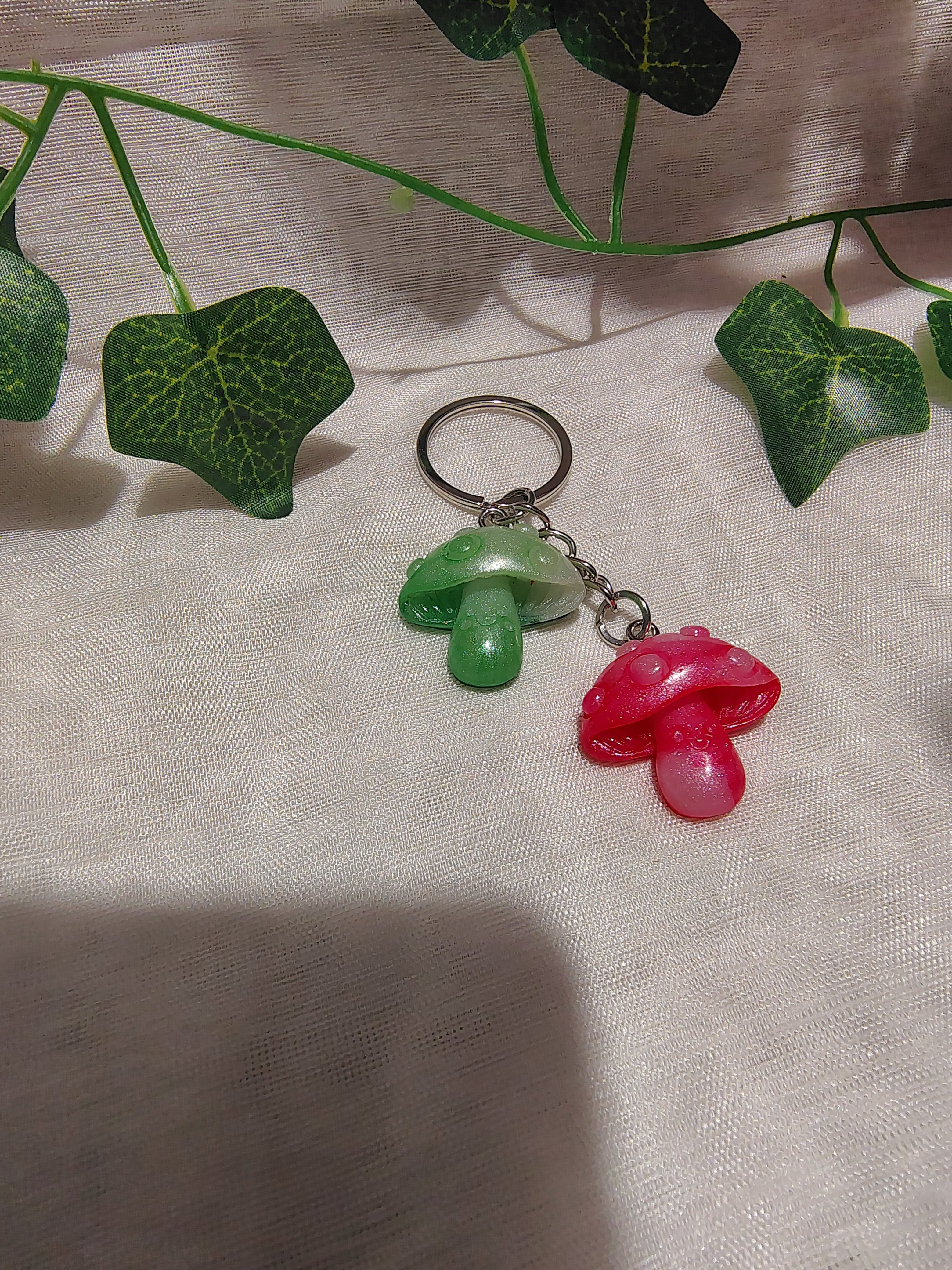 Porte-clés Champignon en résine époxy fait main – Accessoire artisanal original