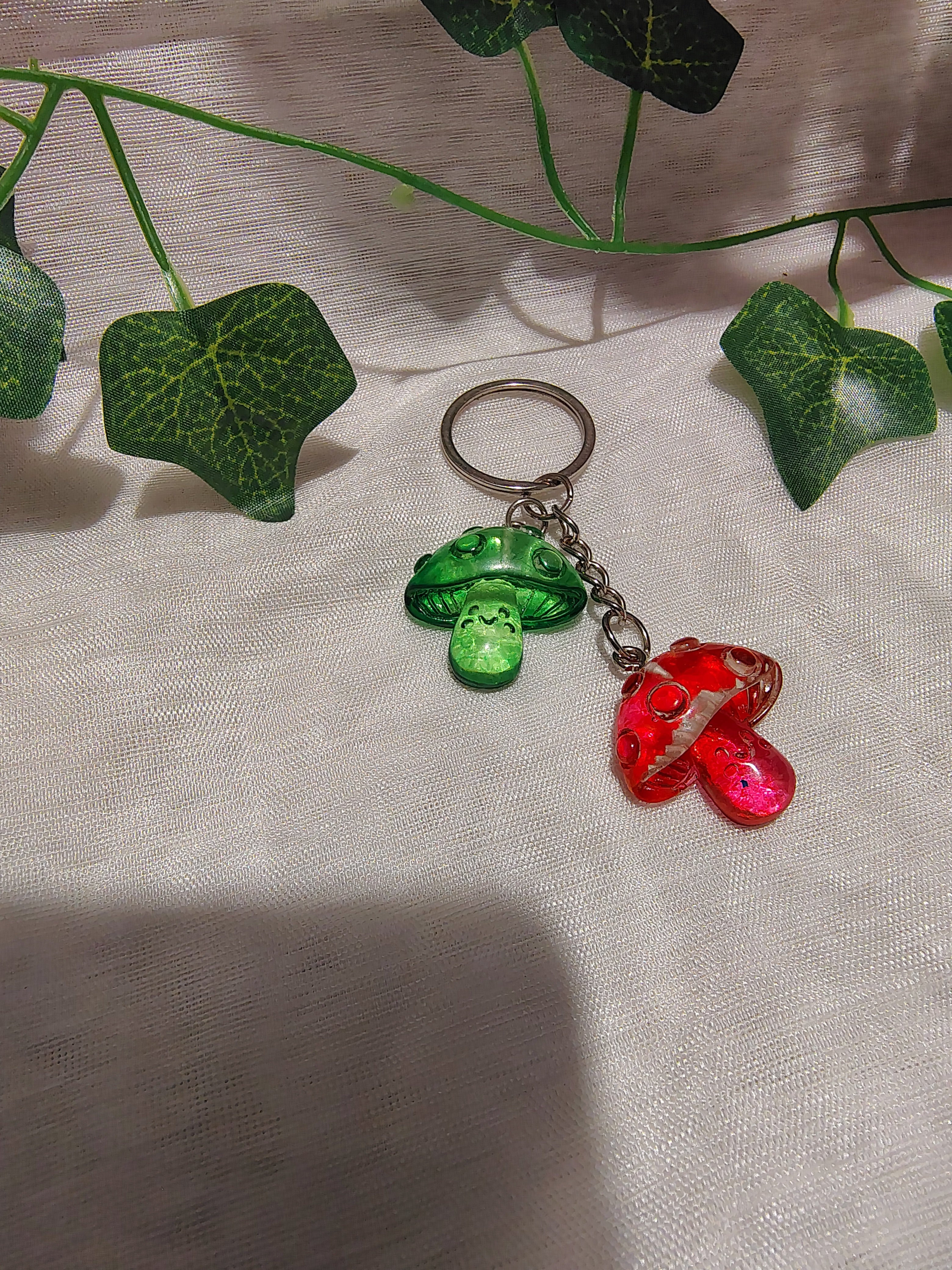 Porte-clés Champignon en résine époxy fait main – Accessoire artisanal original