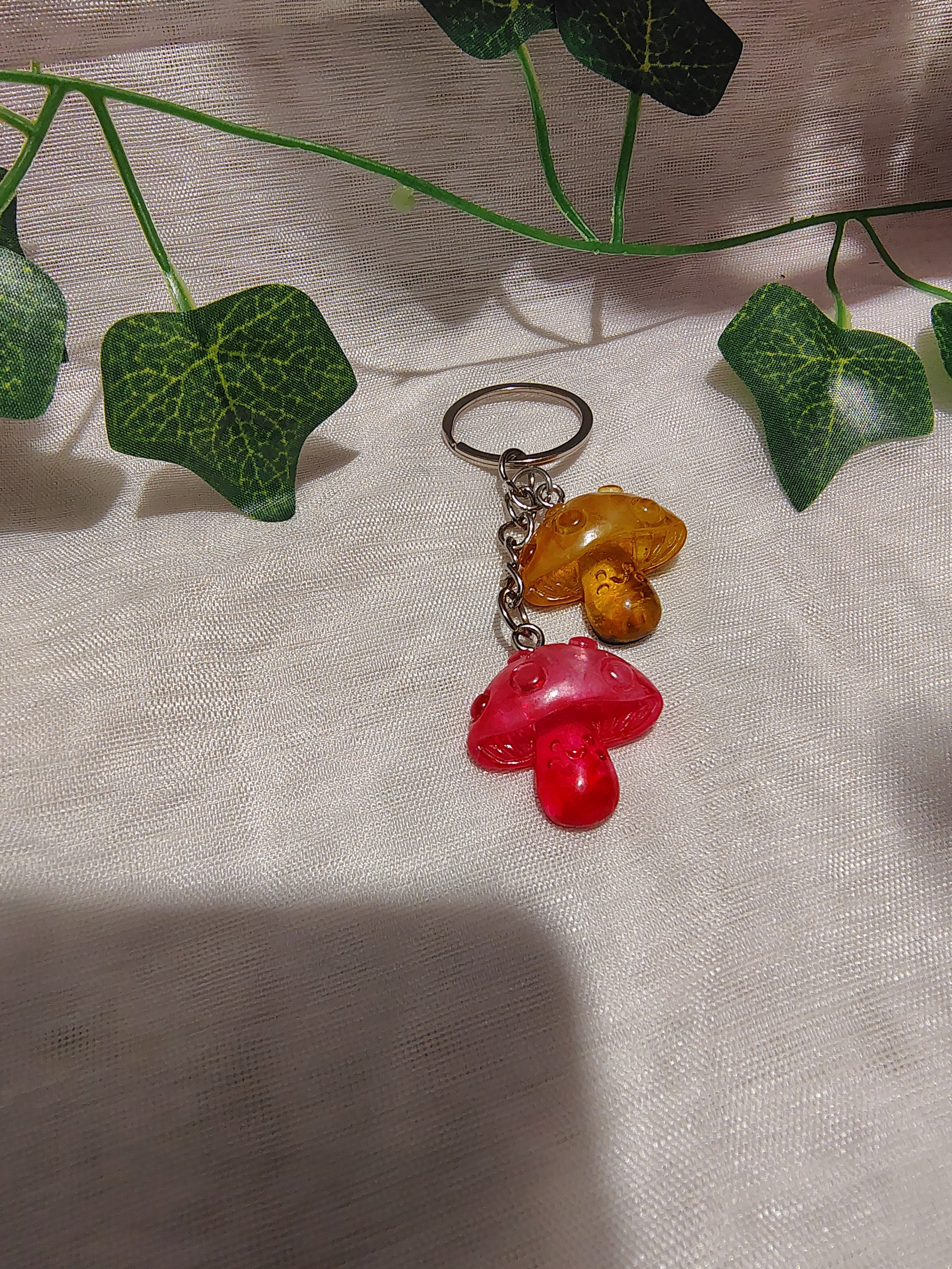 Porte-clés Champignon en résine époxy fait main – Accessoire artisanal original