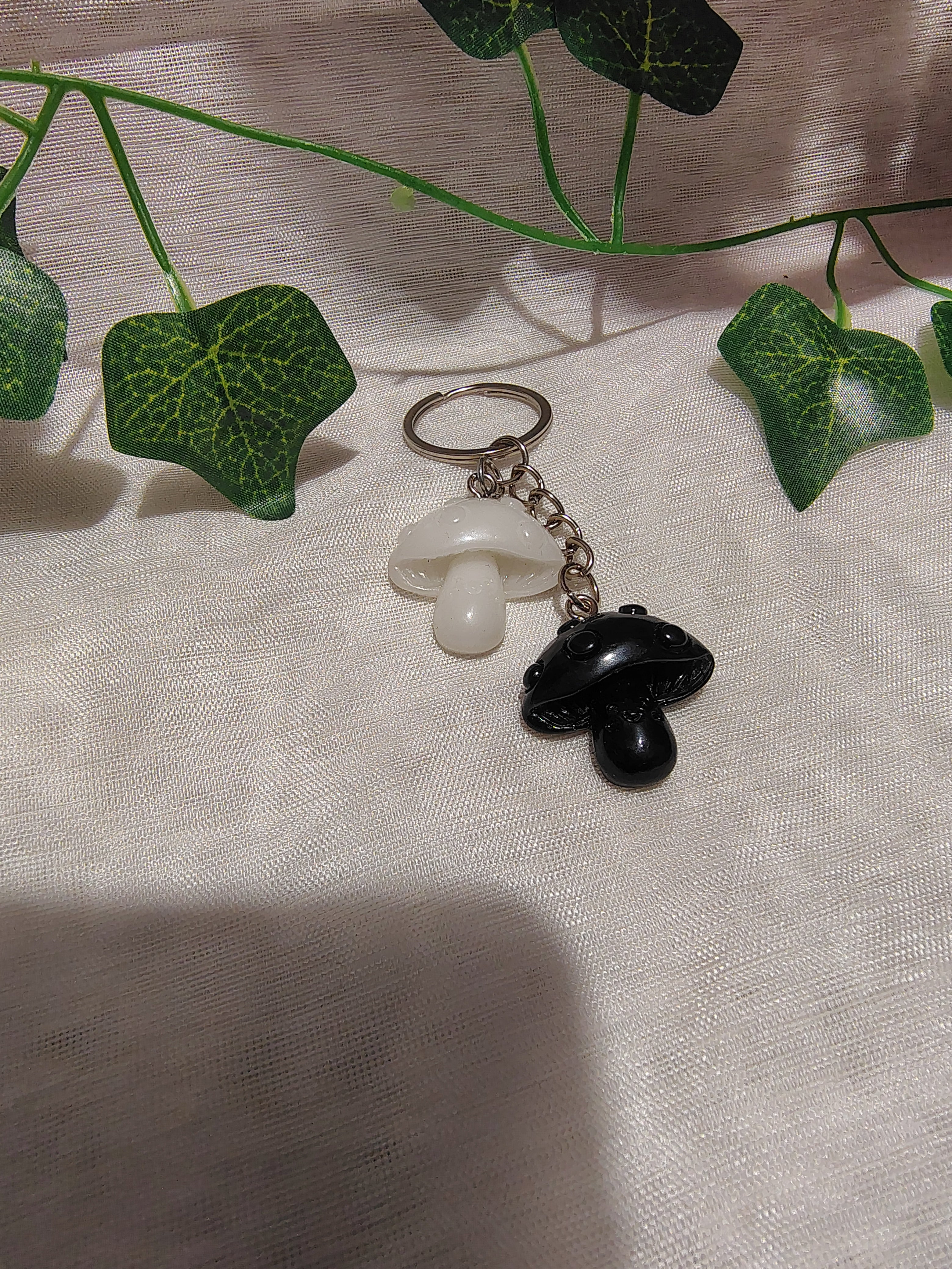 Porte-clés Champignon en résine époxy fait main – Accessoire artisanal original