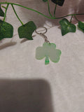 Porte-clés Trèfle en résine époxy fait main – Accessoire porte-bonheur artisanal