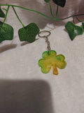 Porte-clés Trèfle en résine époxy fait main – Accessoire porte-bonheur artisanal
