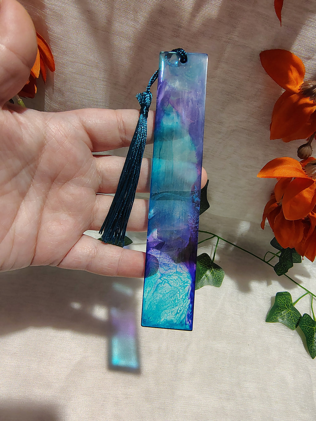 Marque-page en résine époxy fait main – Accessoire de lecture artisanal et élégant