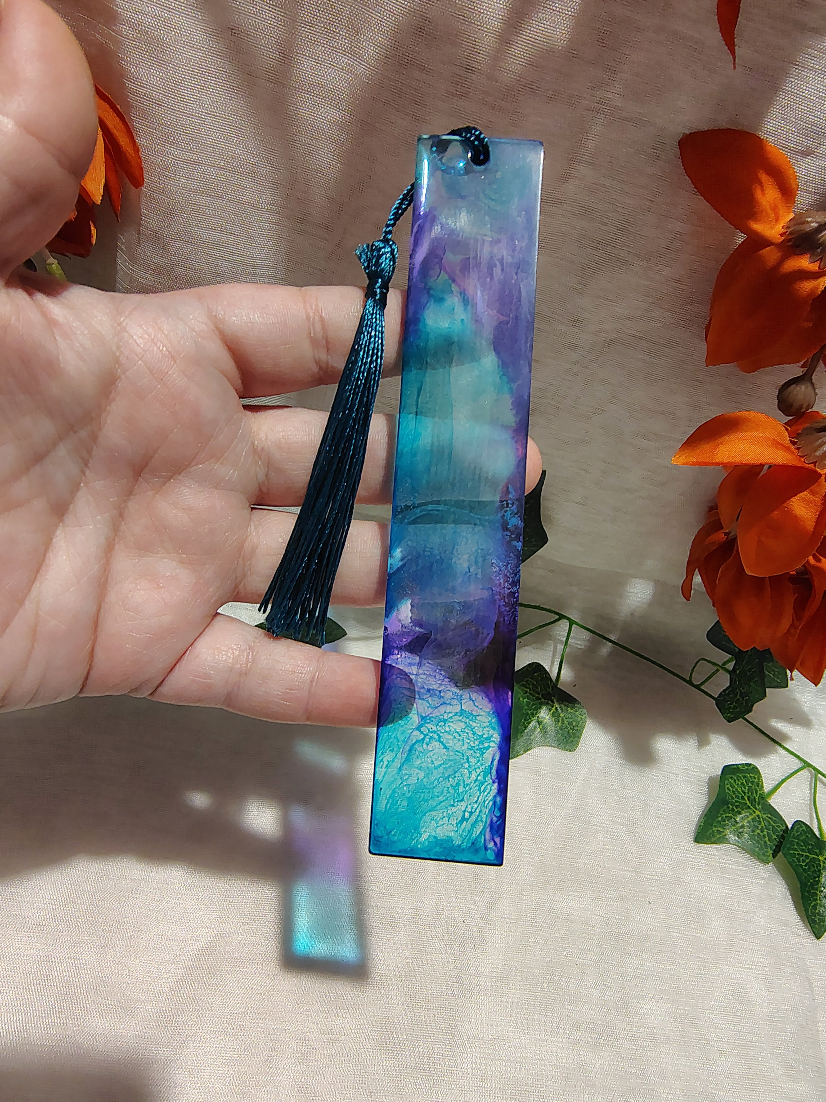 Marque-page en résine époxy fait main – Accessoire de lecture artisanal et élégant