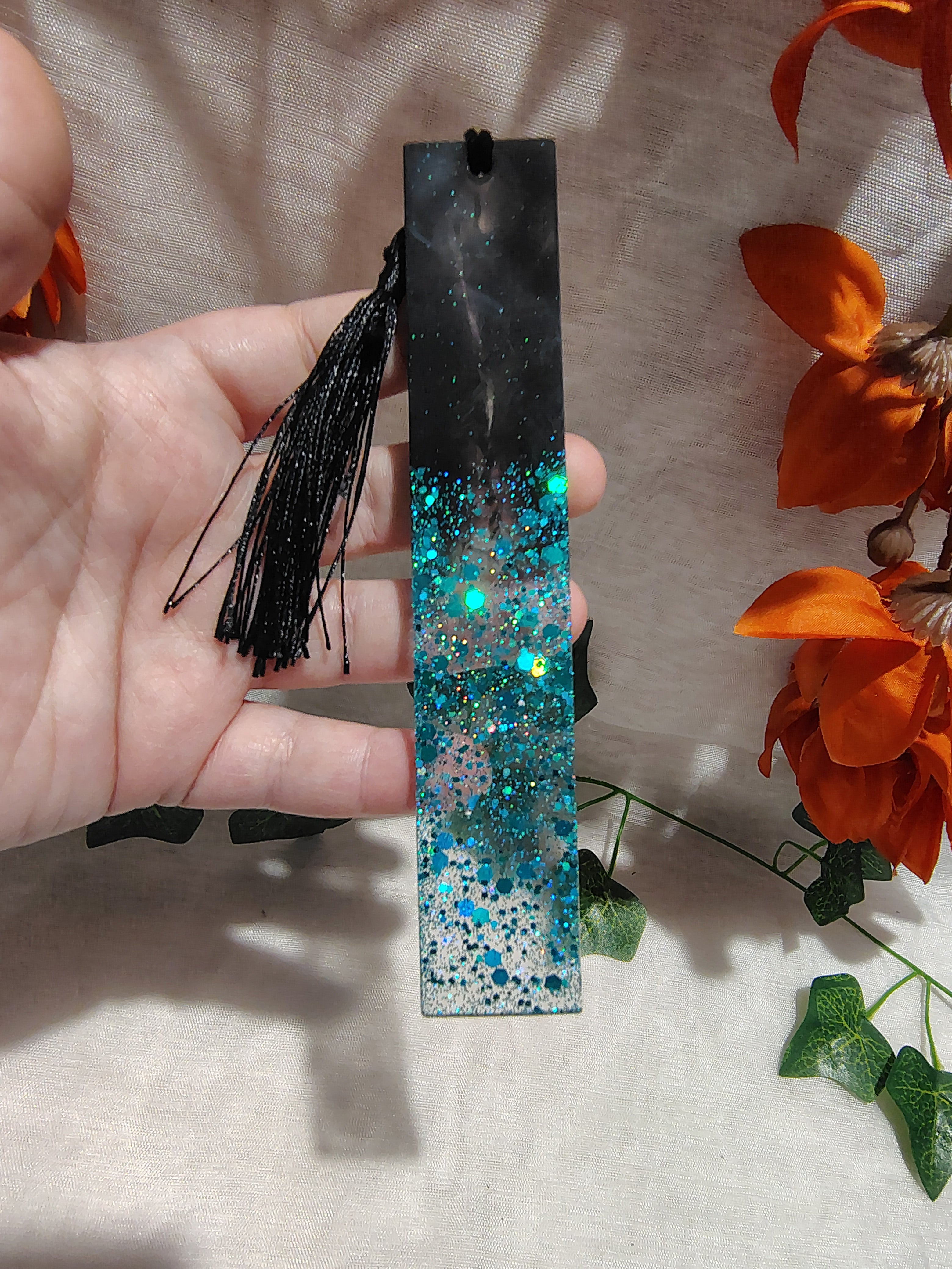 Marque-page en résine époxy fait main – Accessoire de lecture artisanal et élégant