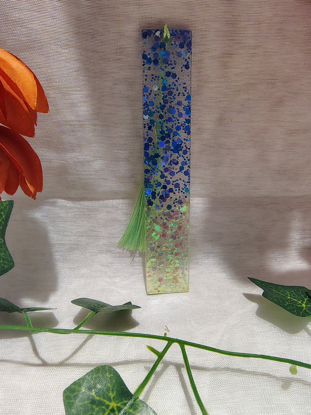 Marque-page en résine époxy fait main – Accessoire de lecture artisanal et élégant