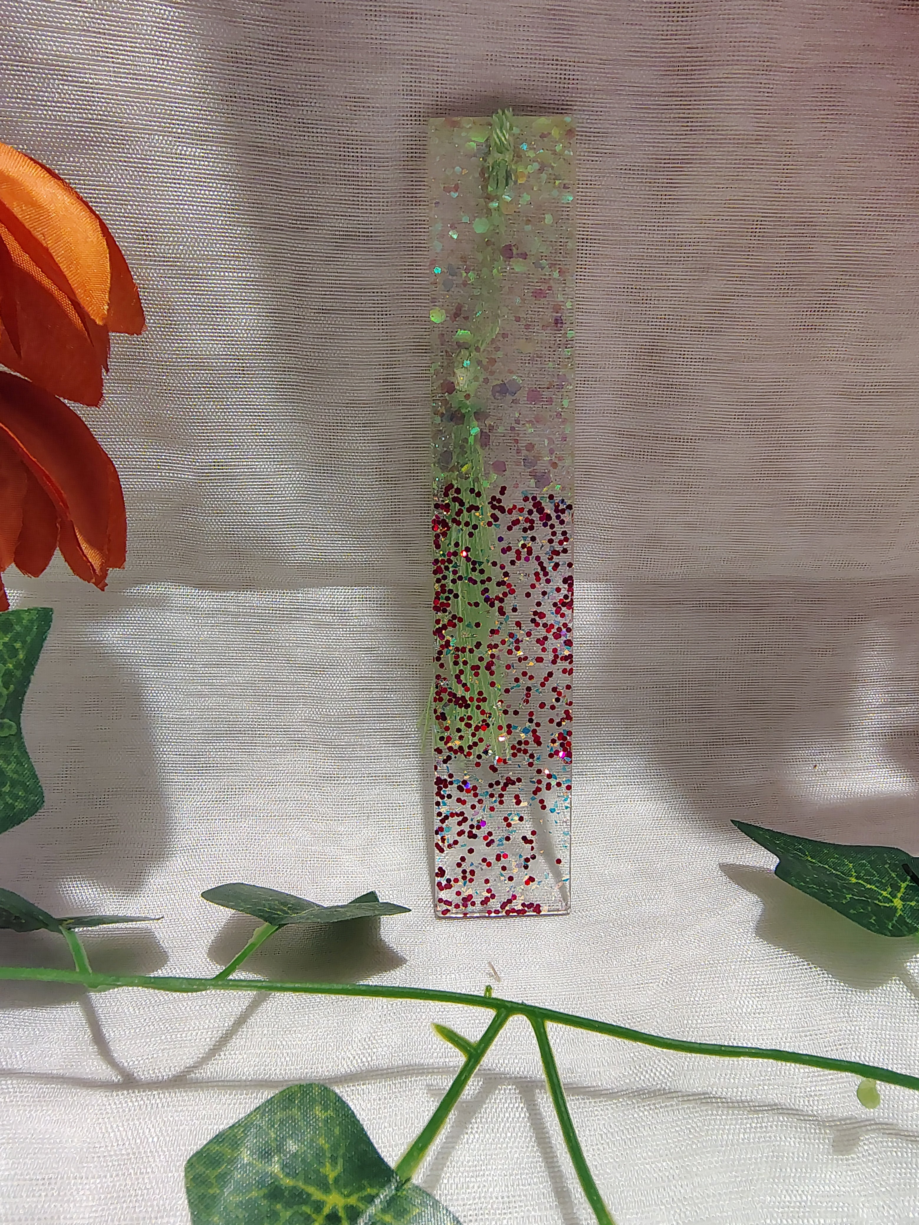 Marque-page en résine époxy fait main – Accessoire de lecture artisanal et élégant