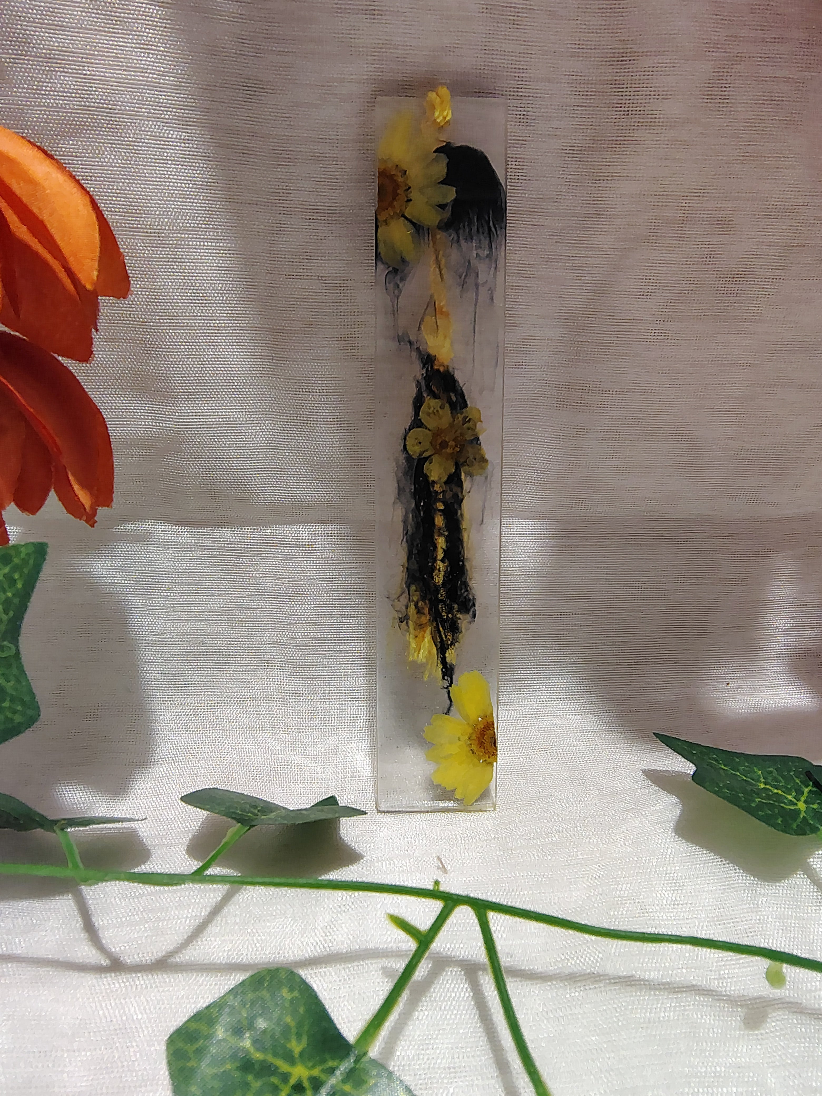 Marque-page en résine époxy fait main – Accessoire de lecture artisanal et élégant