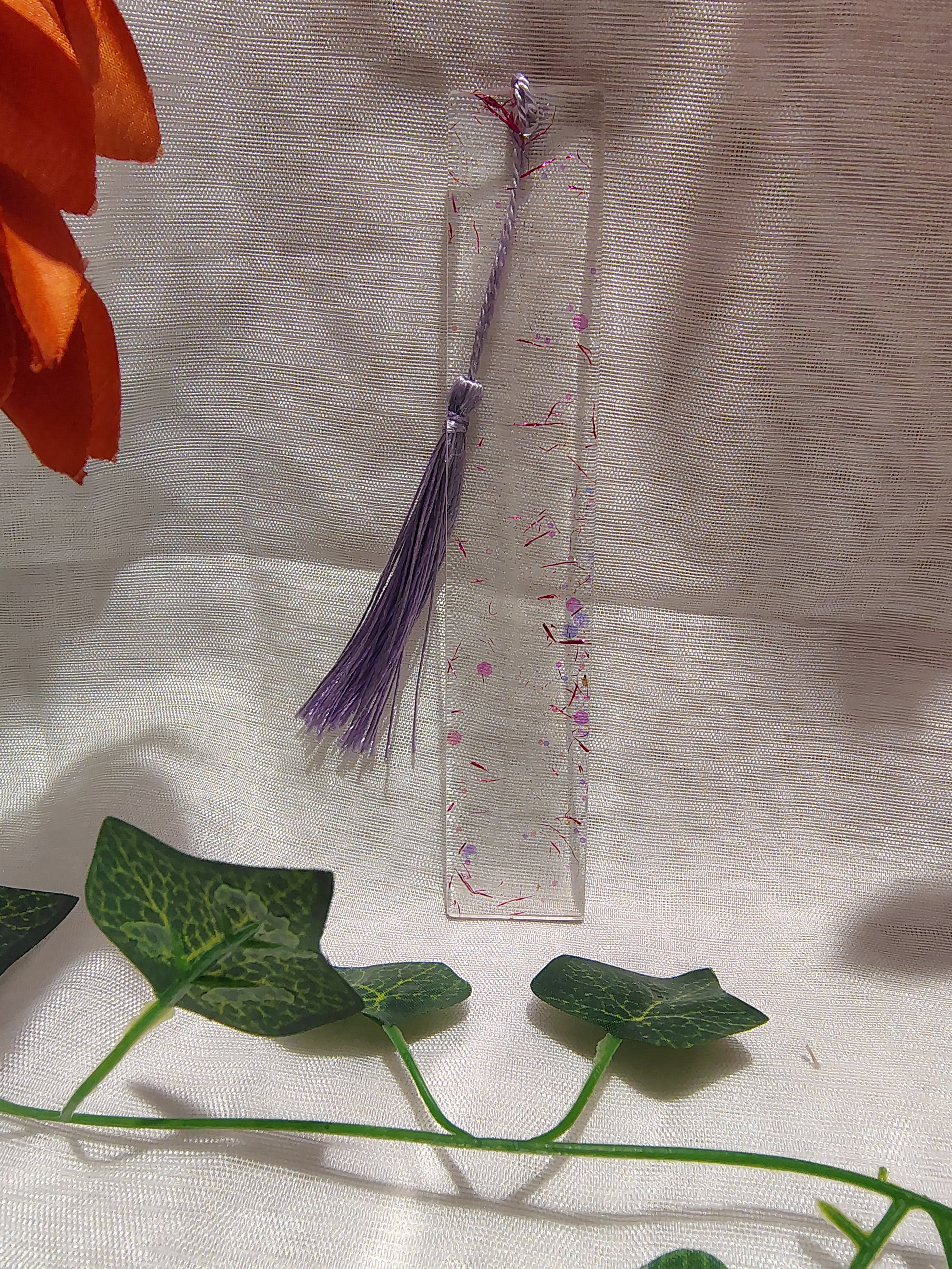 Marque-page en résine époxy fait main – Accessoire de lecture artisanal et élégant