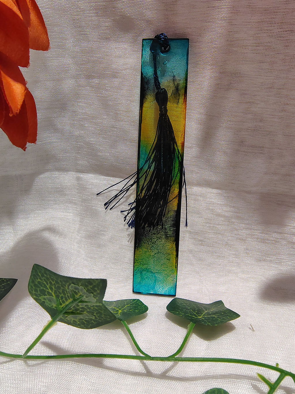 Marque-page en résine époxy fait main – Accessoire de lecture artisanal et élégant