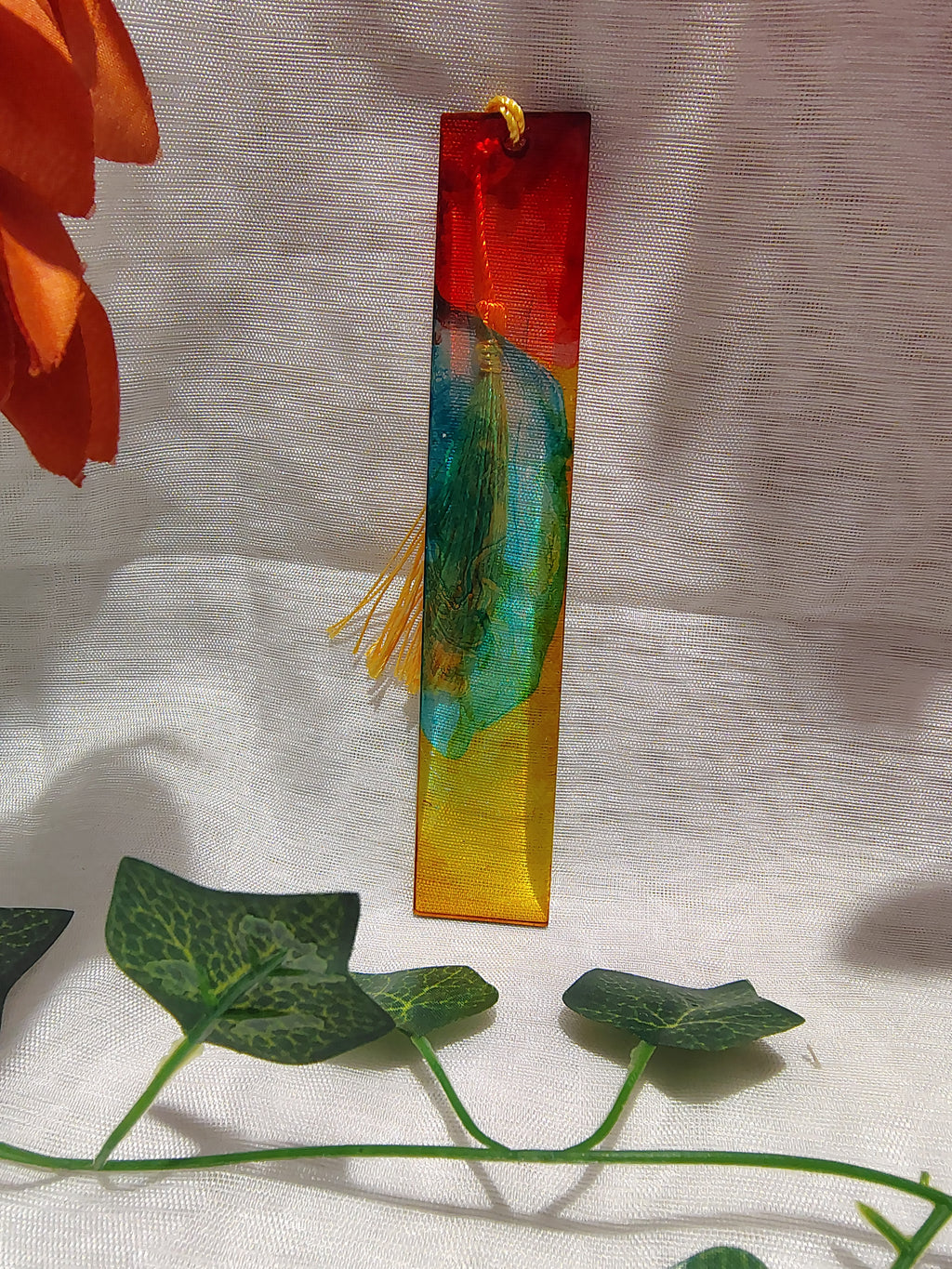 Marque-page en résine époxy fait main – Accessoire de lecture artisanal et élégant