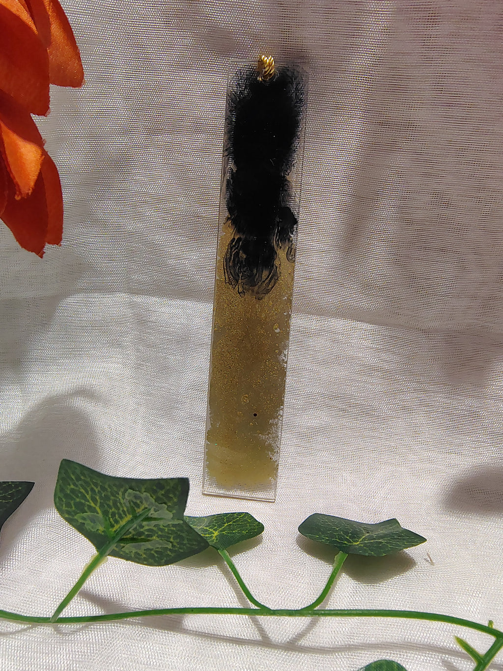 Marque-page en résine époxy fait main – Accessoire de lecture artisanal et élégant