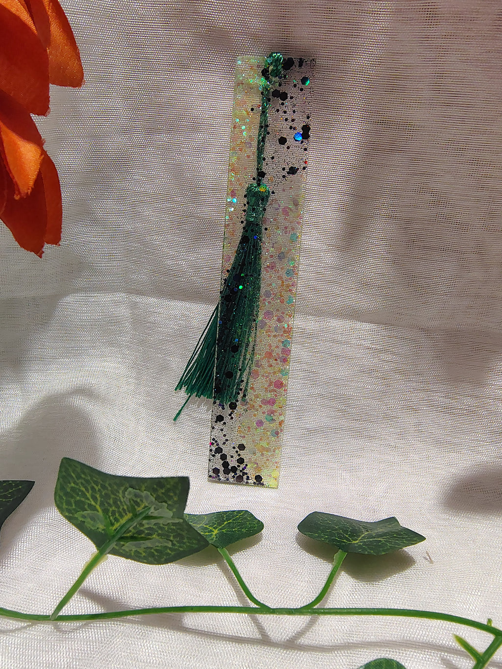 Marque-page en résine époxy fait main – Accessoire de lecture artisanal et élégant