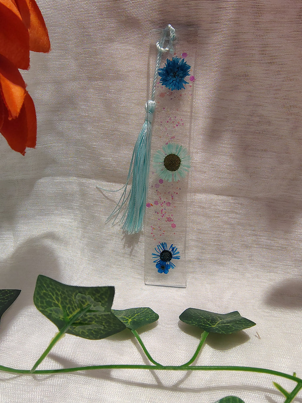 Marque-page en résine époxy fait main – Accessoire de lecture artisanal et élégant