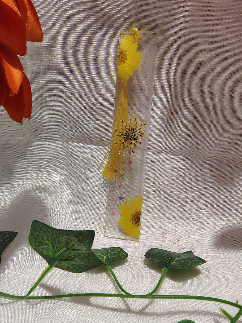 Marque-page en résine époxy fait main – Accessoire de lecture artisanal et élégant