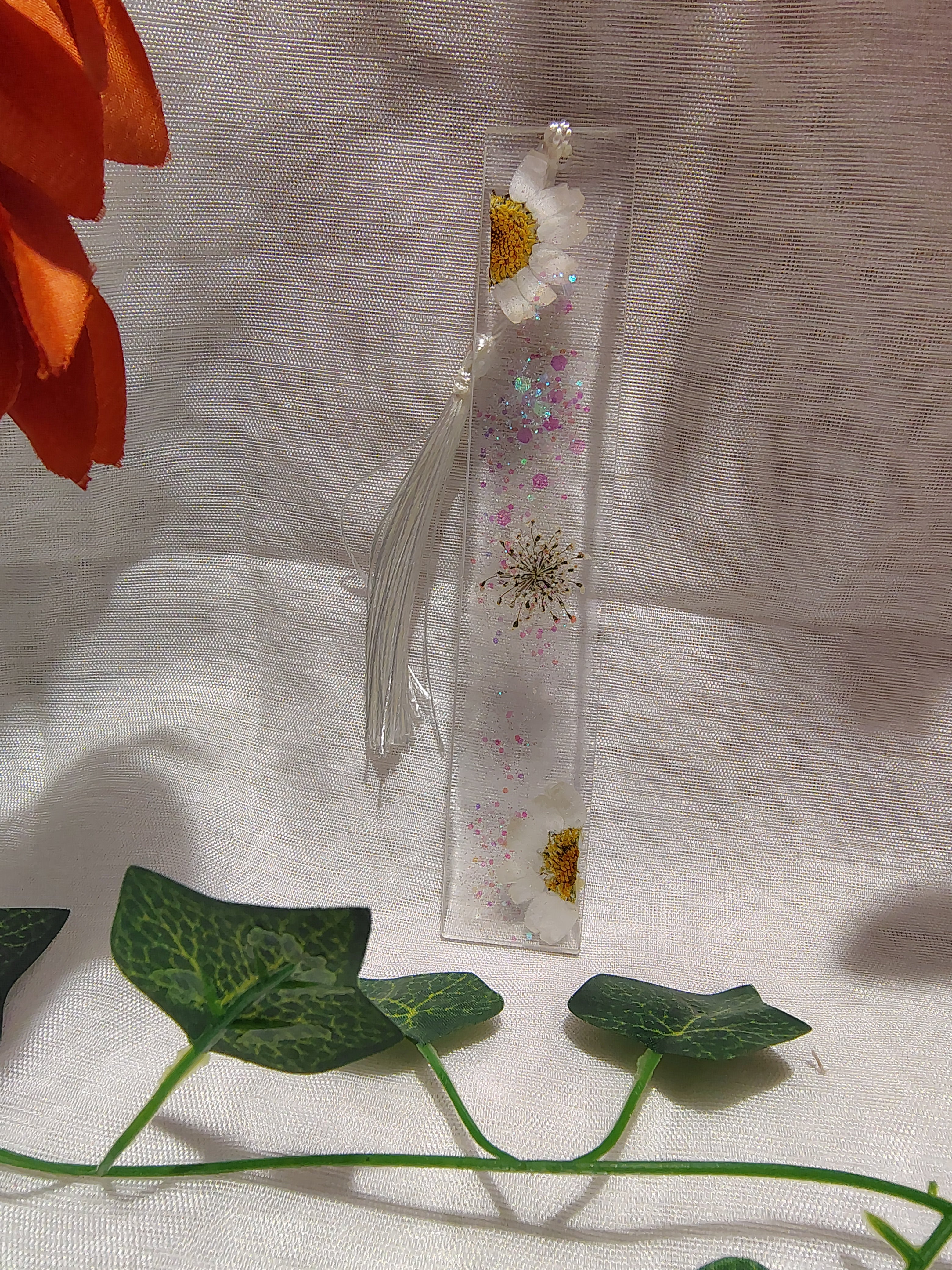 Marque-page en résine époxy fait main – Accessoire de lecture artisanal et élégant