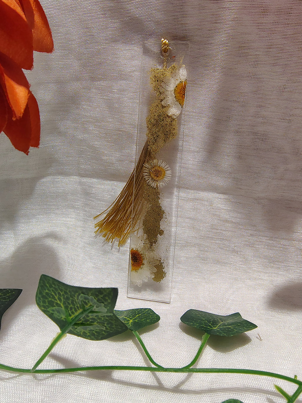 Marque-page en résine époxy fait main – Accessoire de lecture artisanal et élégant