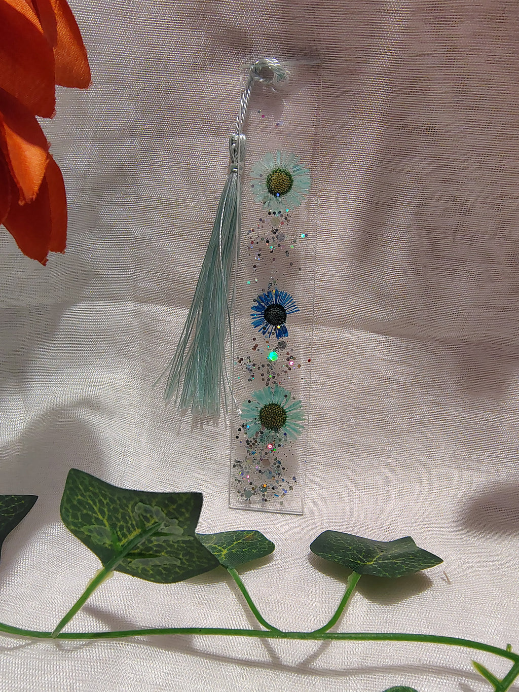 Marque-page en résine époxy fait main – Accessoire de lecture artisanal et élégant