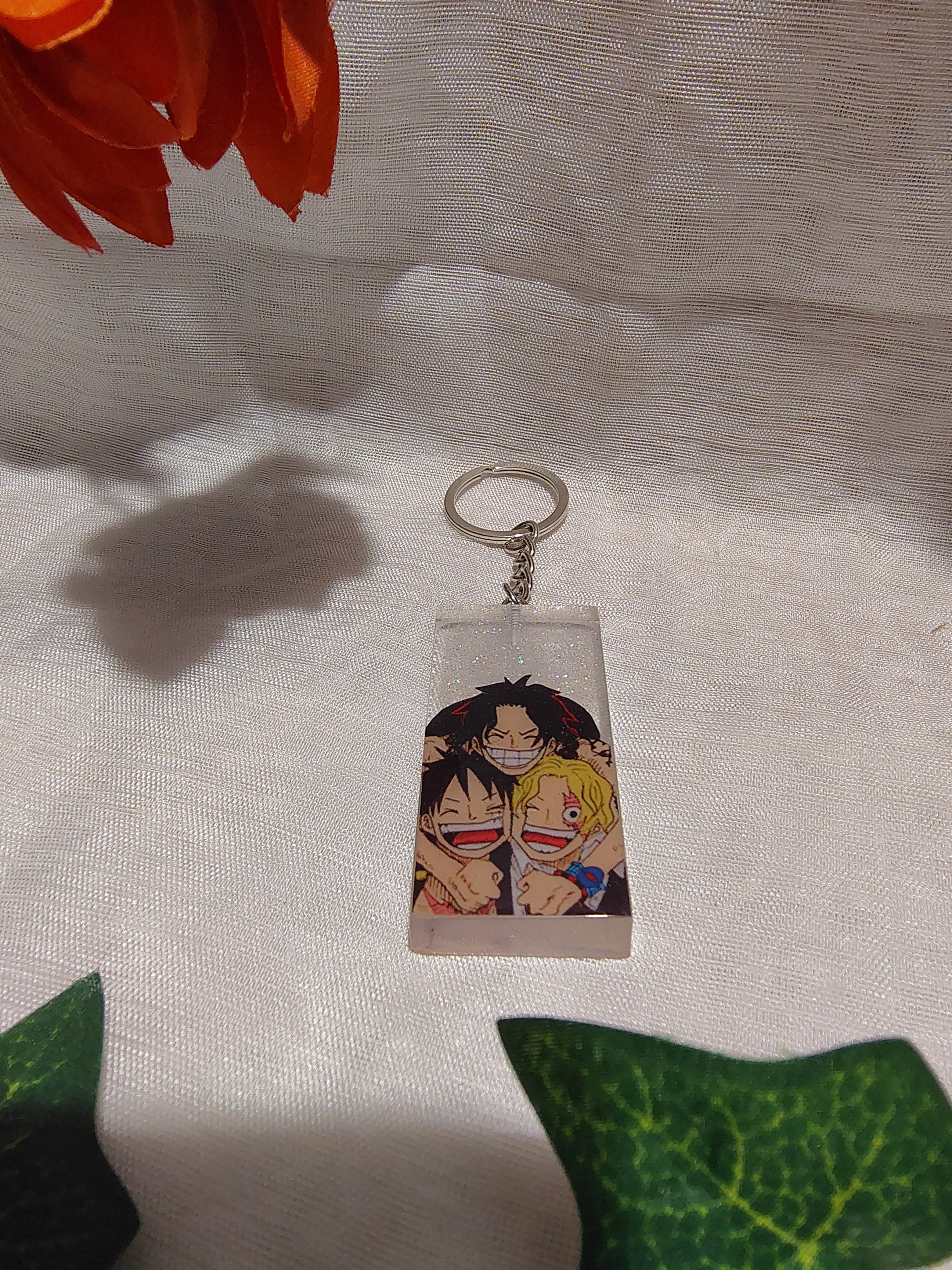 Porte-clés Manga / Anime en résine époxy fait main – Accessoire geek artisanal