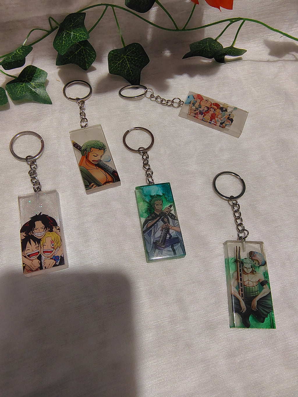 Porte-clés Manga / Anime en résine époxy fait main – Accessoire geek artisanal