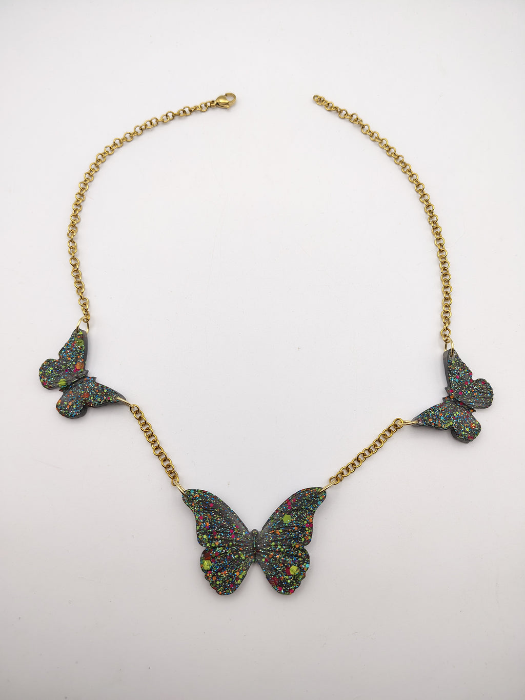 Collier Papillon en résine époxy fait main – Bijou féerique artisanal