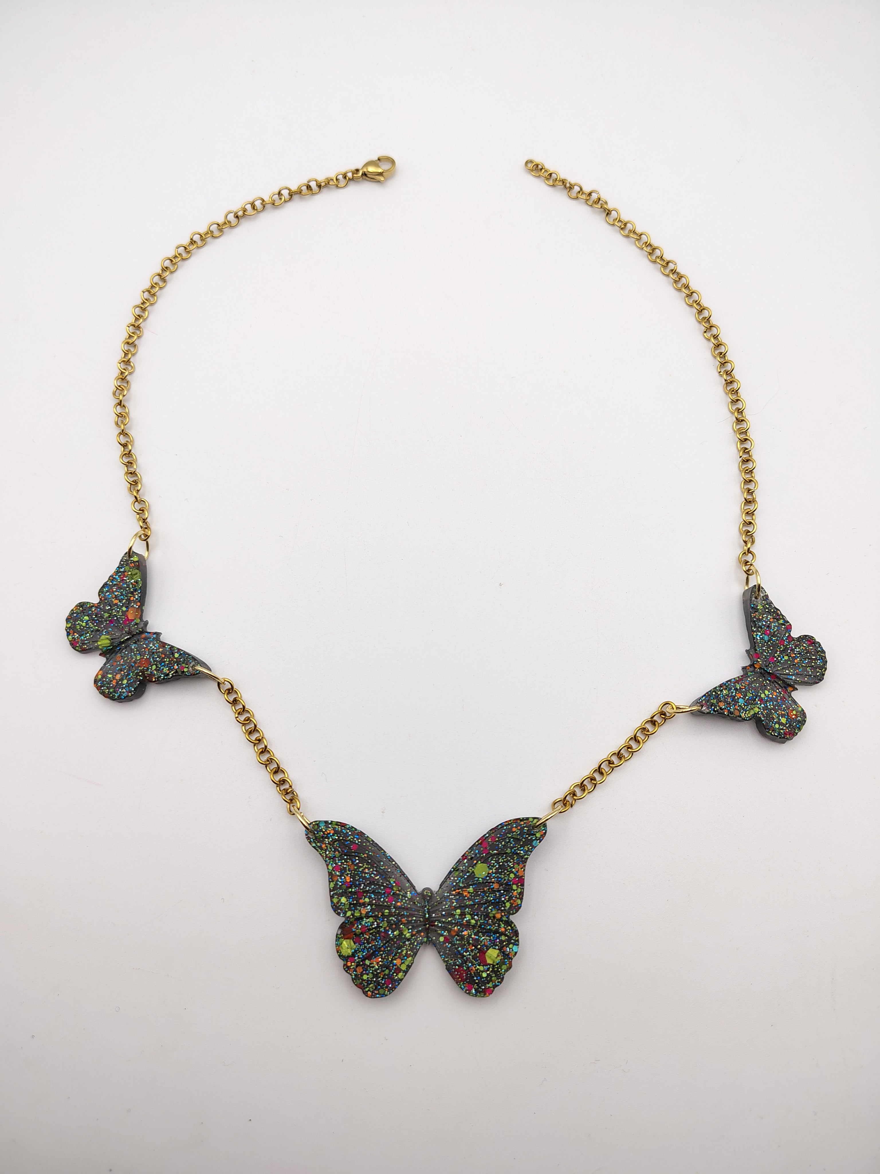 Collier Papillon en résine époxy fait main – Bijou féerique artisanal