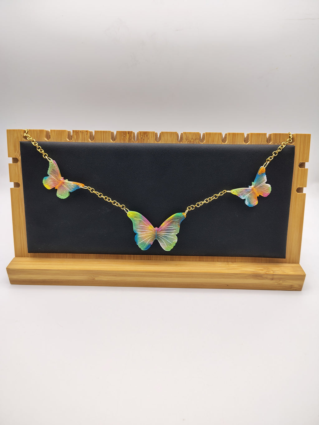 Collier Papillon en résine époxy fait main – Bijou féerique artisanal