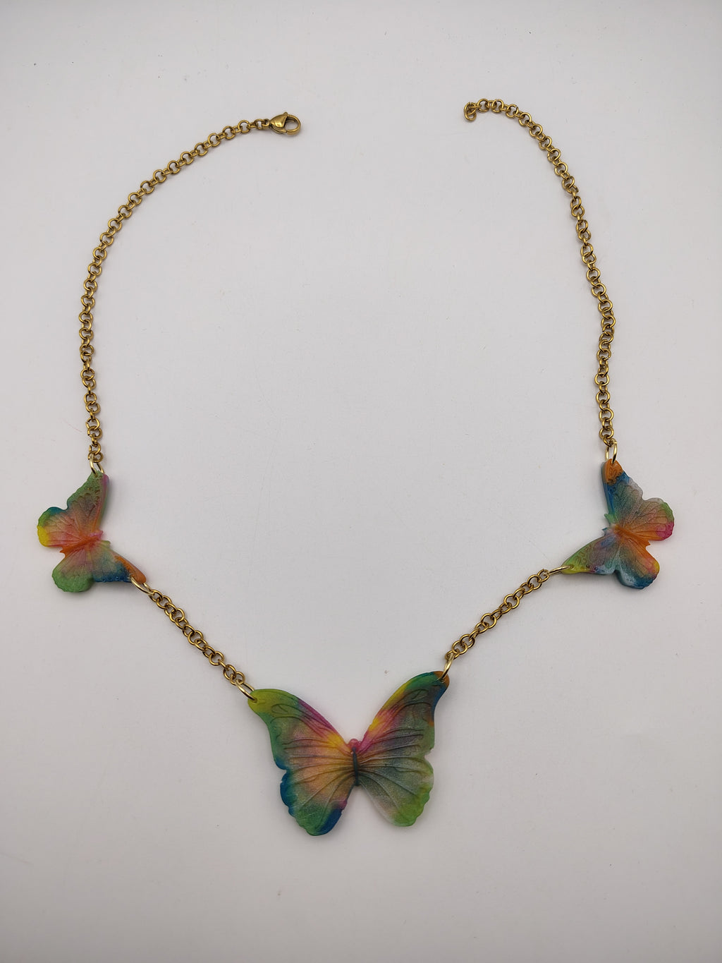 Collier Papillon en résine époxy fait main – Bijou féerique artisanal