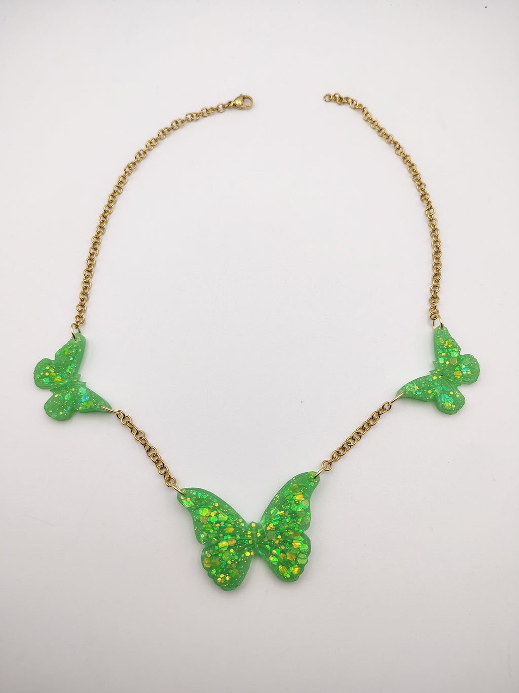 Collier Papillon en résine époxy fait main – Bijou féerique artisanal