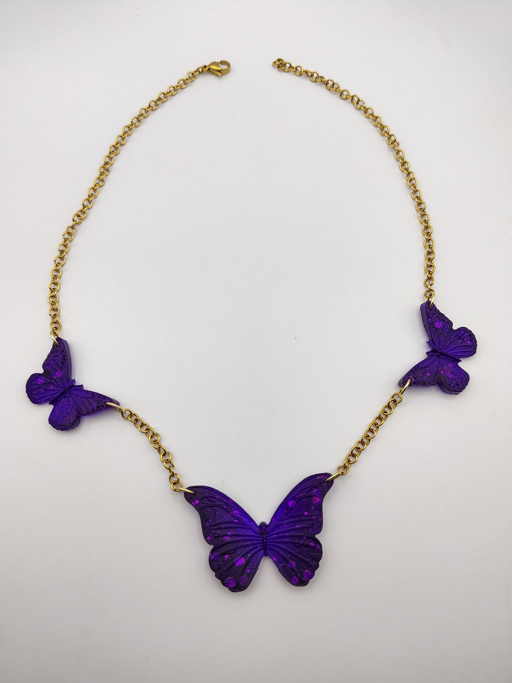 Collier Papillon en résine époxy fait main – Bijou féerique artisanal