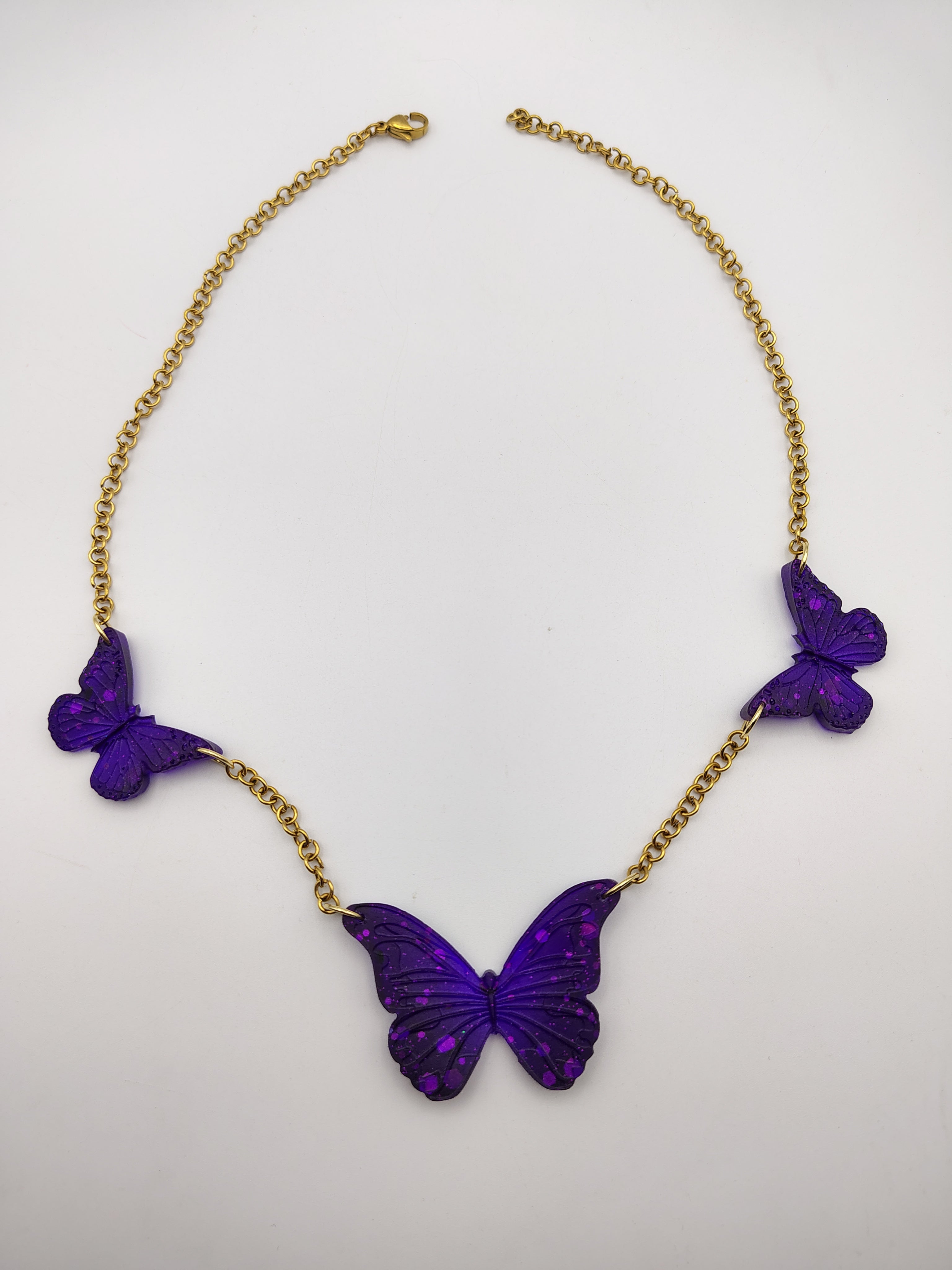 Collier Papillon en résine époxy fait main – Bijou féerique artisanal