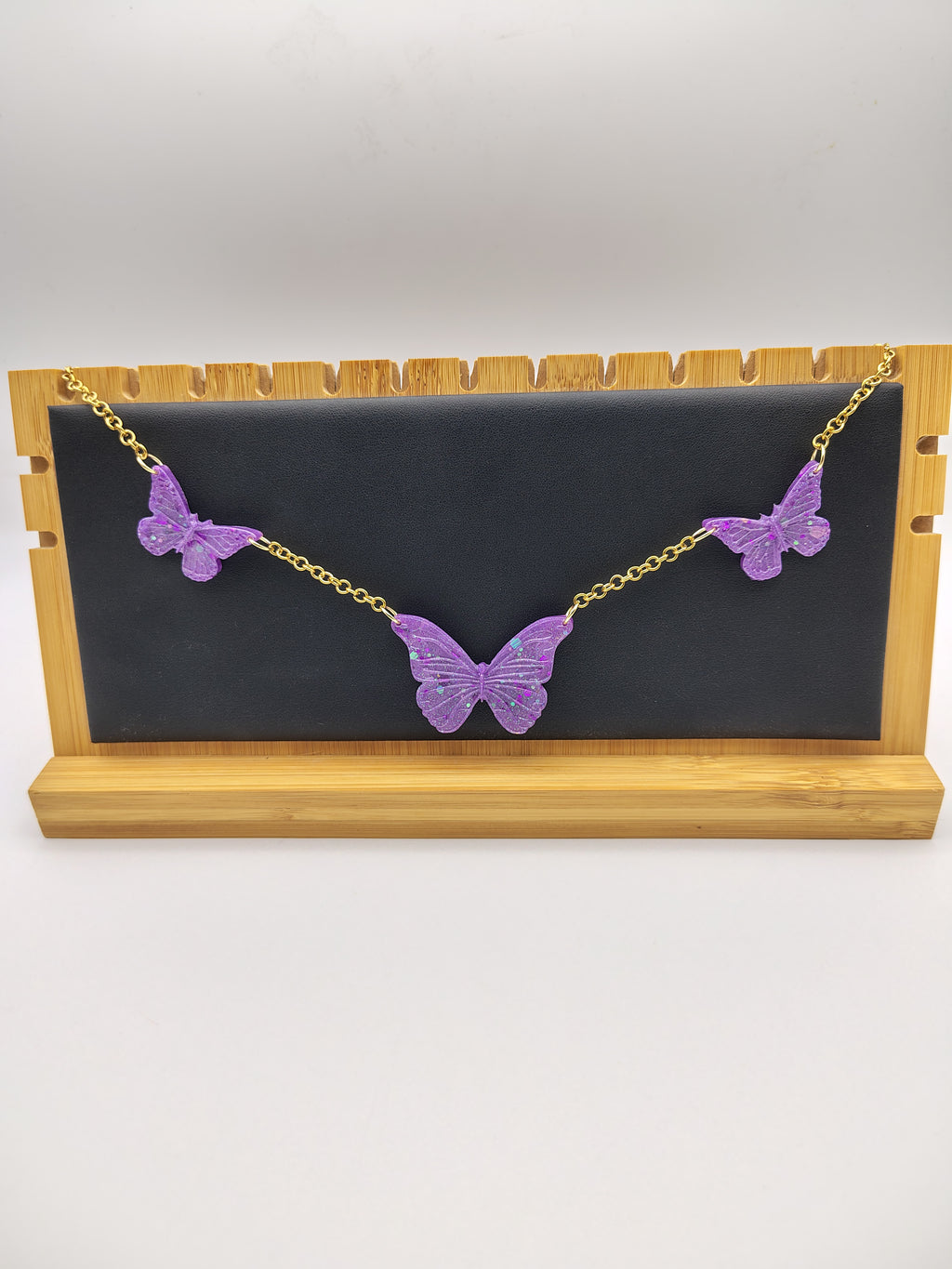 Collier Papillon en résine époxy fait main – Bijou féerique artisanal