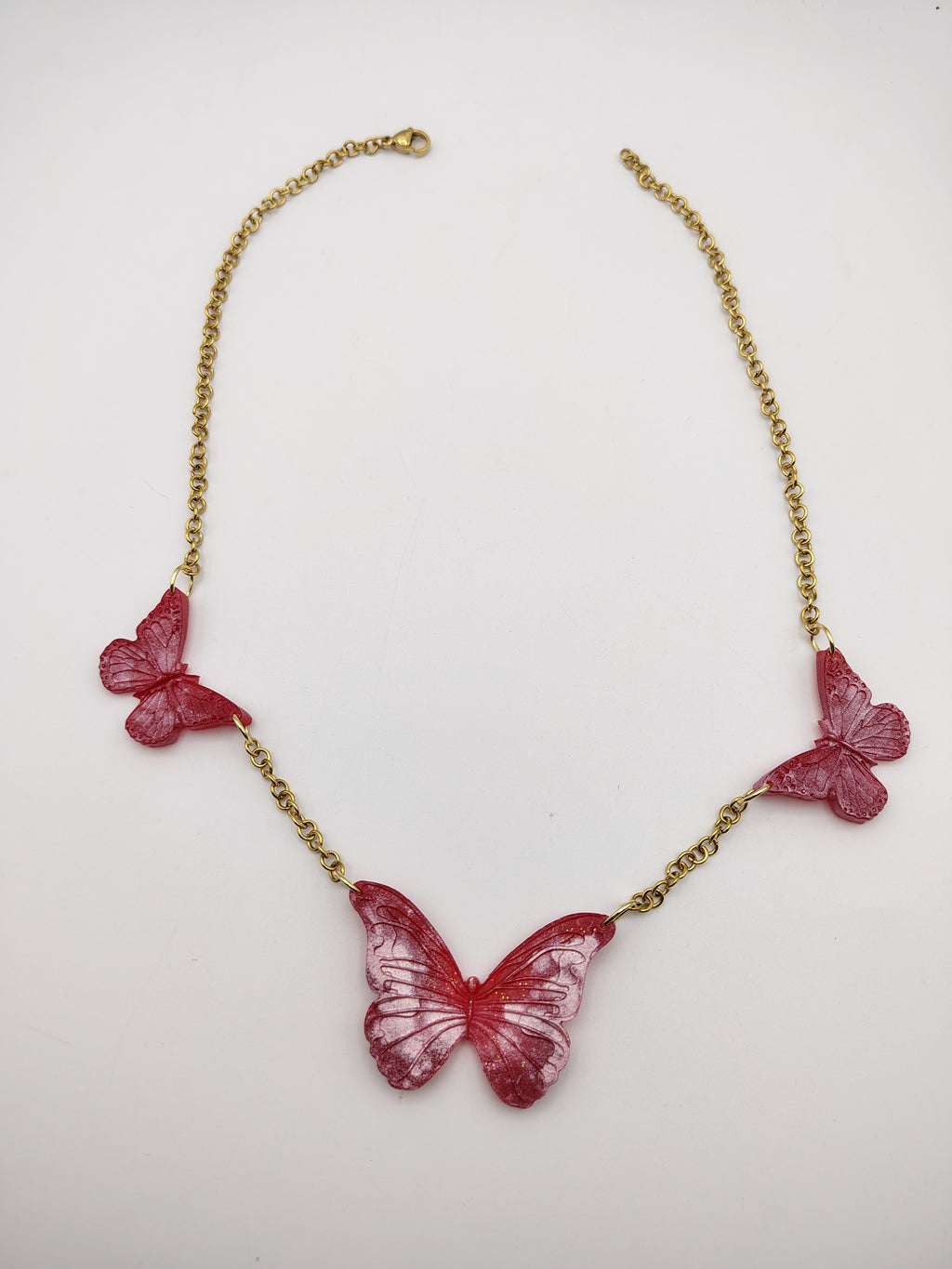 Collier Papillon en résine époxy fait main – Bijou féerique artisanal
