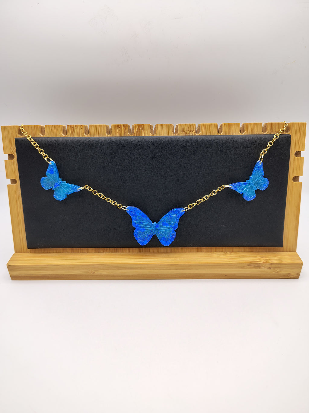 Collier Papillon en résine époxy fait main – Bijou féerique artisanal