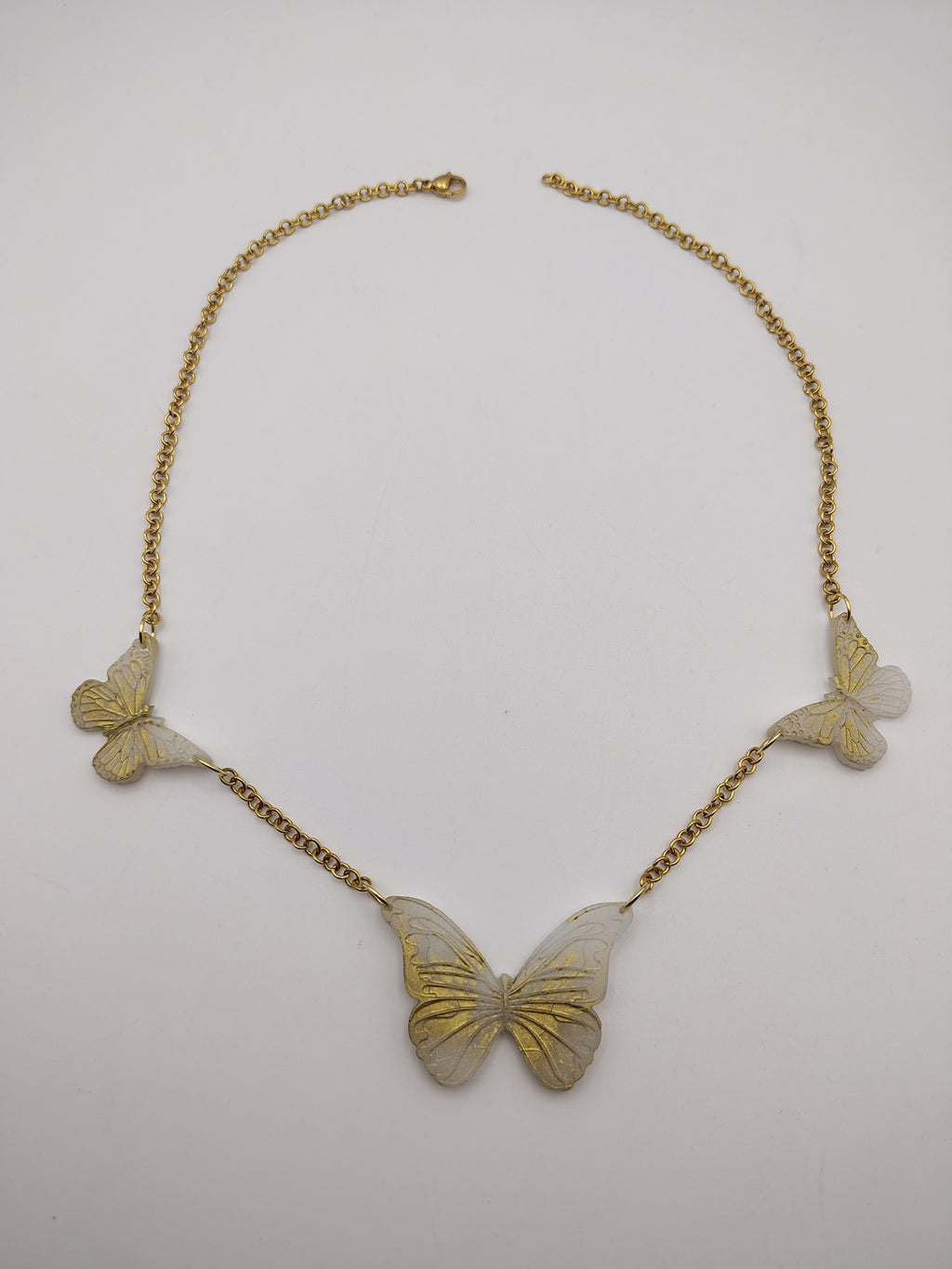Collier Papillon en résine époxy fait main – Bijou féerique artisanal