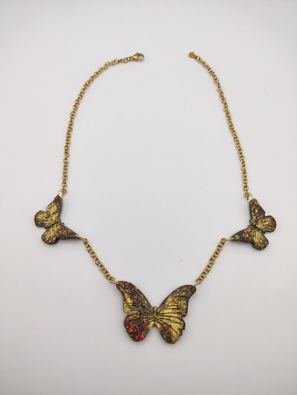 Collier Papillon en résine époxy fait main – Bijou féerique artisanal