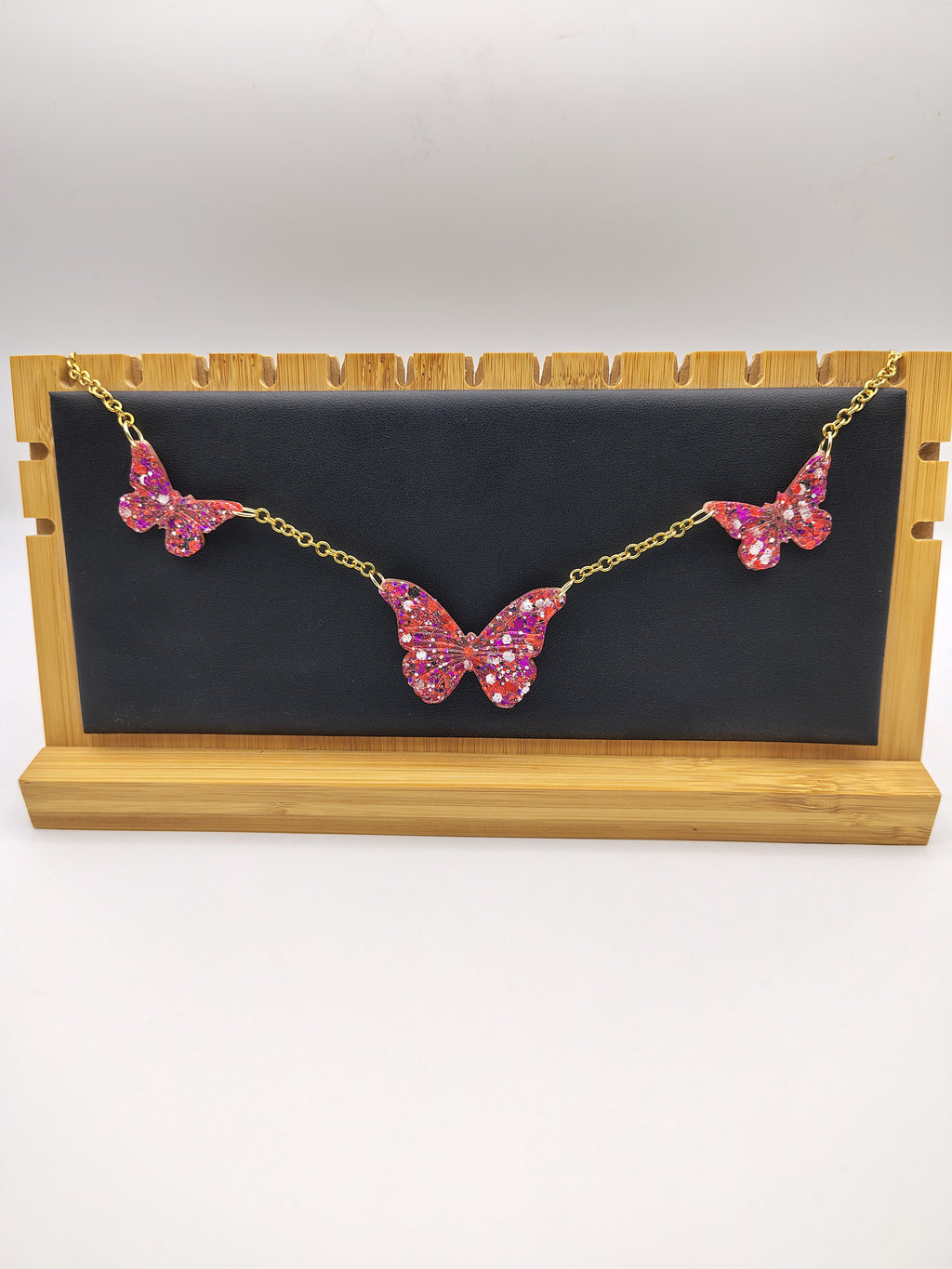 Collier Papillon en résine époxy fait main – Bijou féerique artisanal