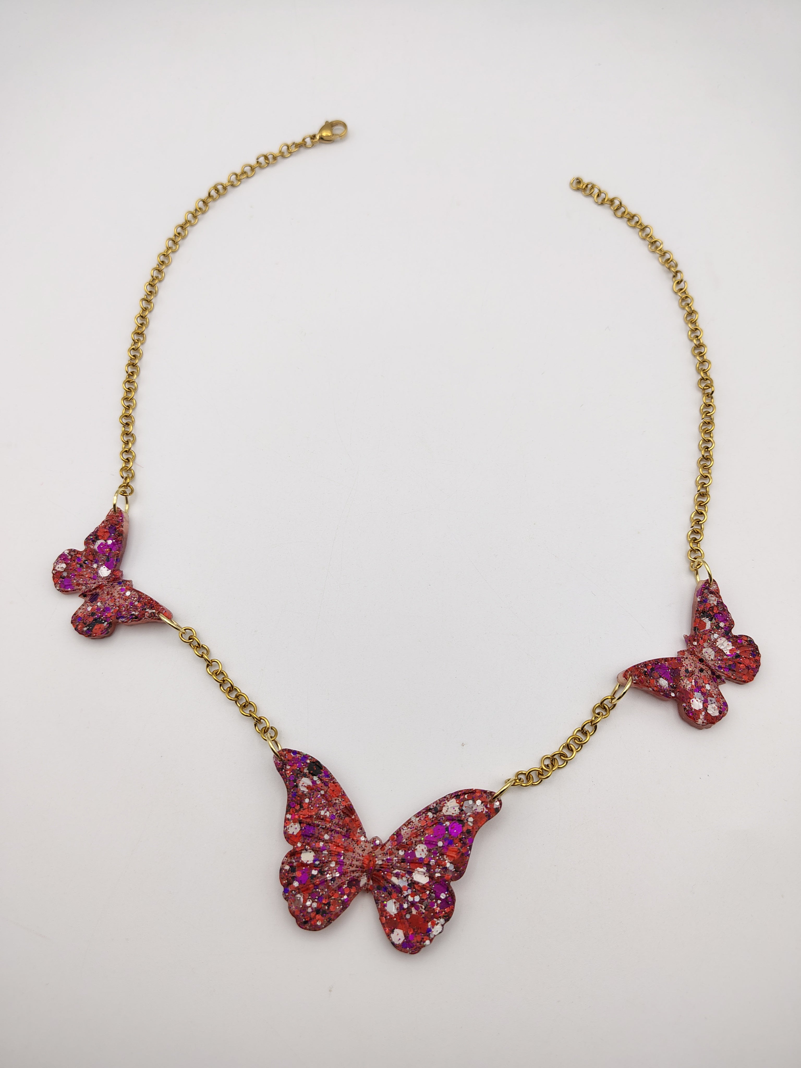 Collier Papillon en résine époxy fait main – Bijou féerique artisanal