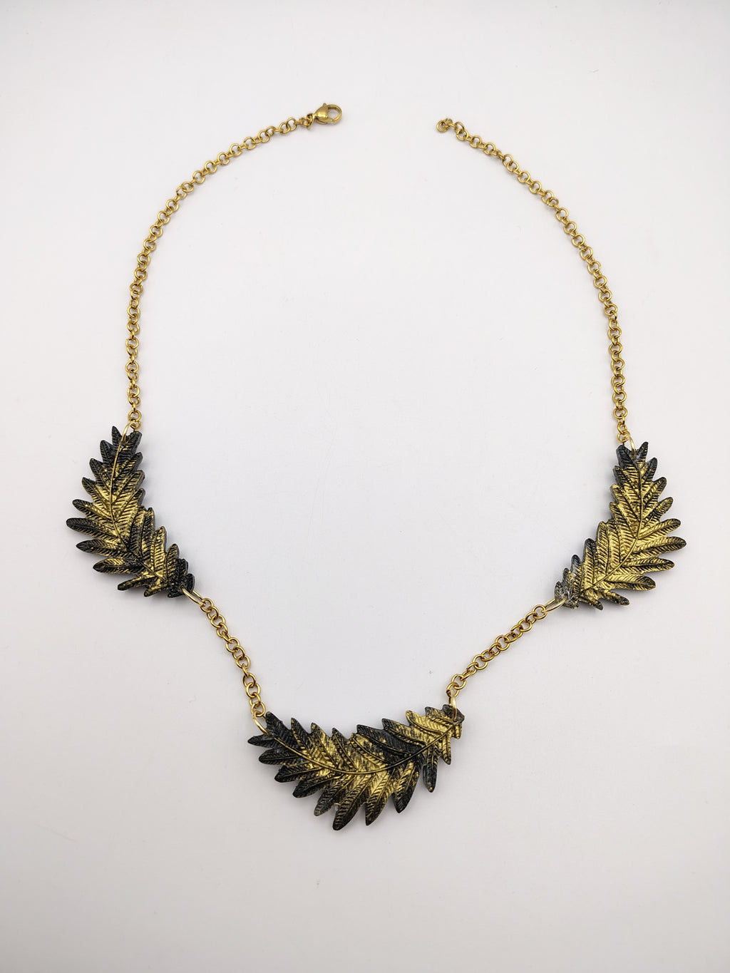 Collier Feuille en résine époxy fait main – Bijou nature artisanal