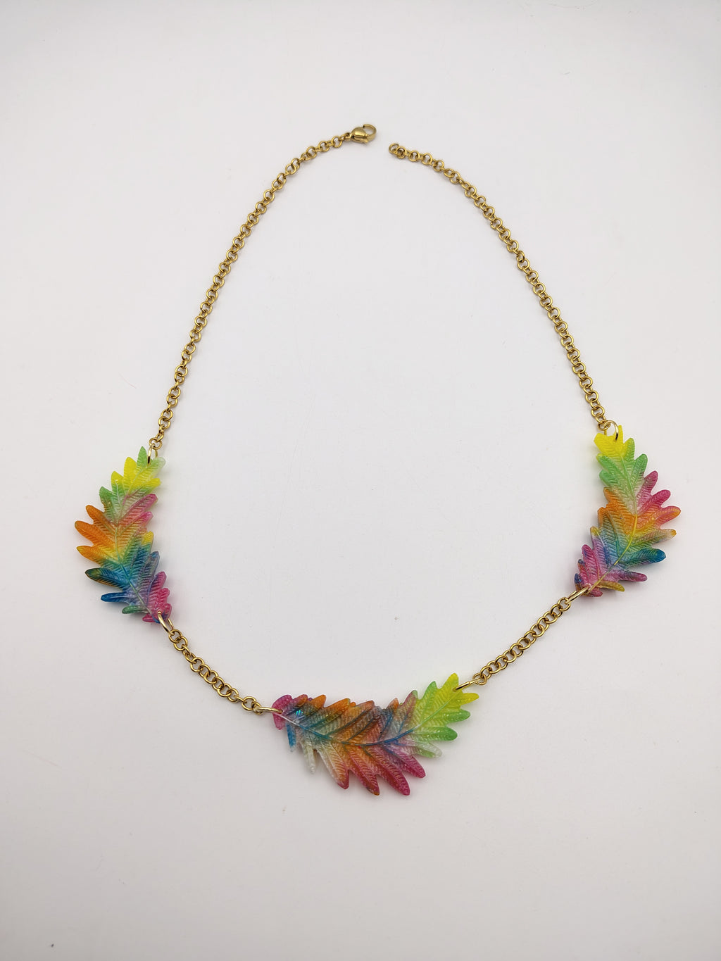 Collier Feuille en résine époxy fait main – Bijou nature artisanal