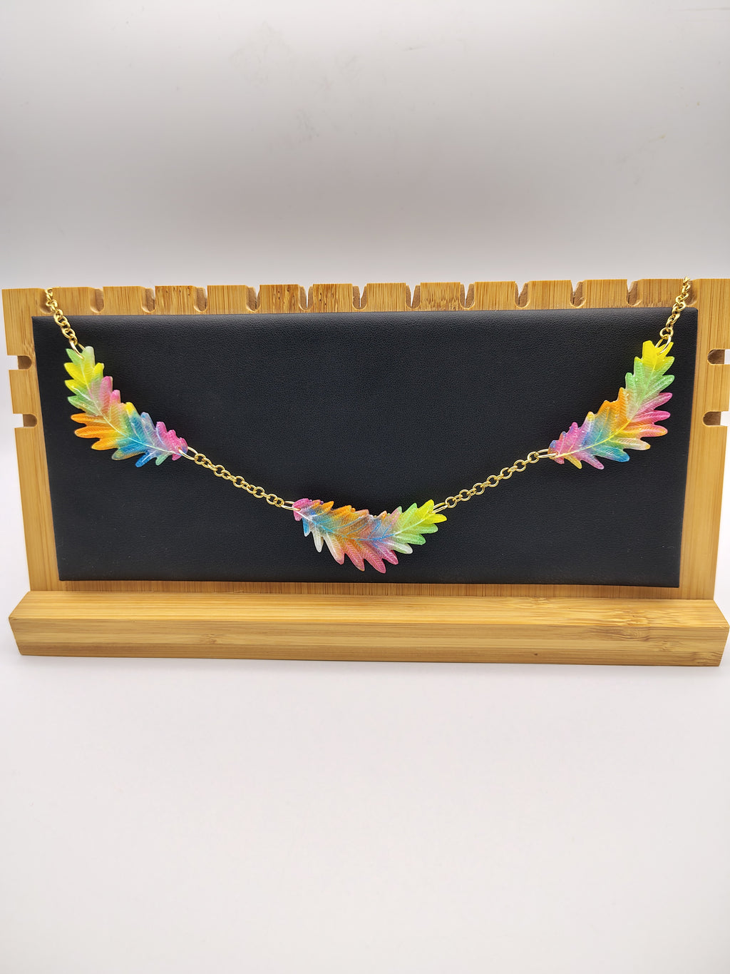 Collier Feuille en résine époxy fait main – Bijou nature artisanal